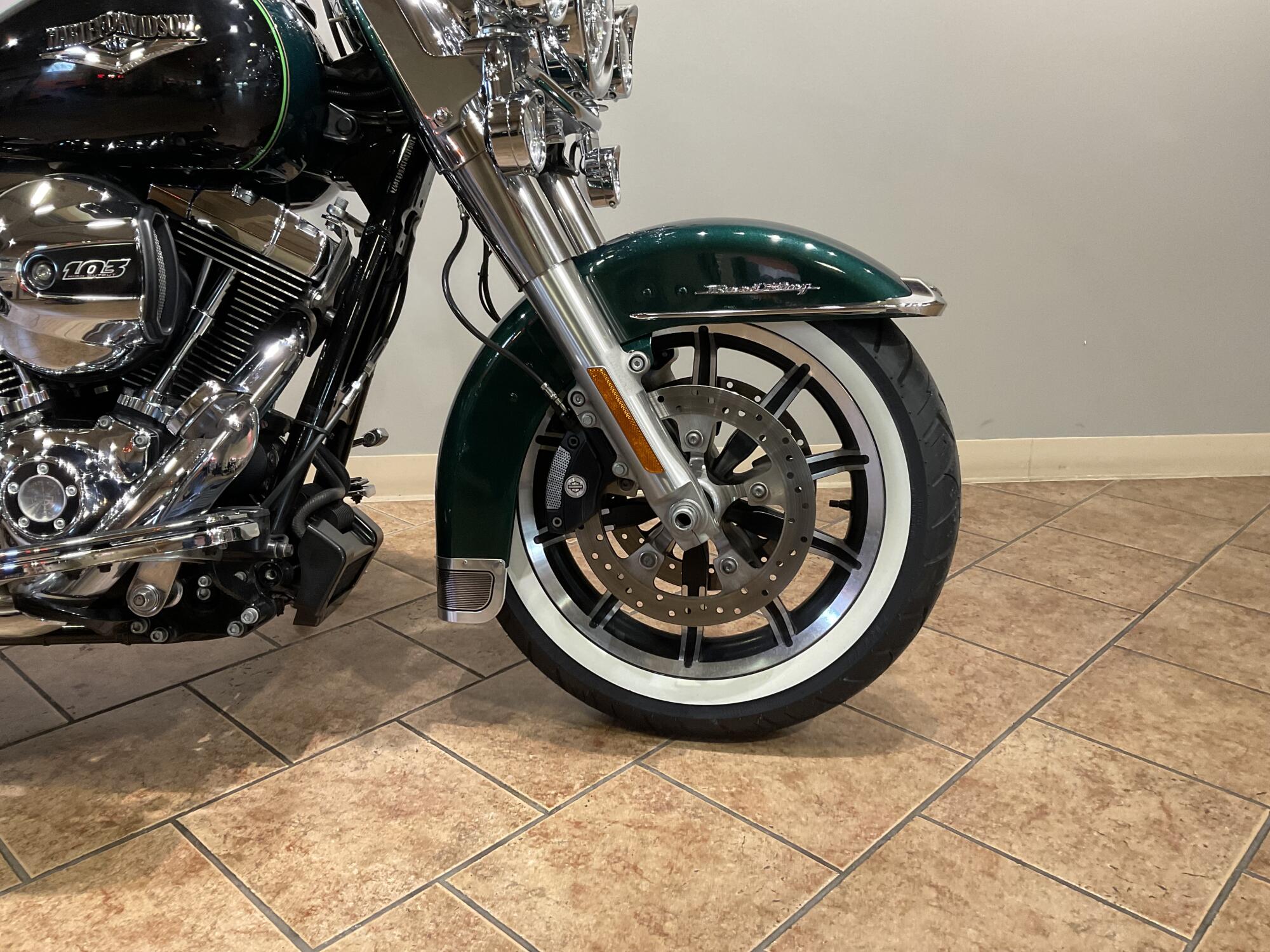 2015 Harley-Davidson® Road King® Deep Jade Pearl FLHR, photo 7