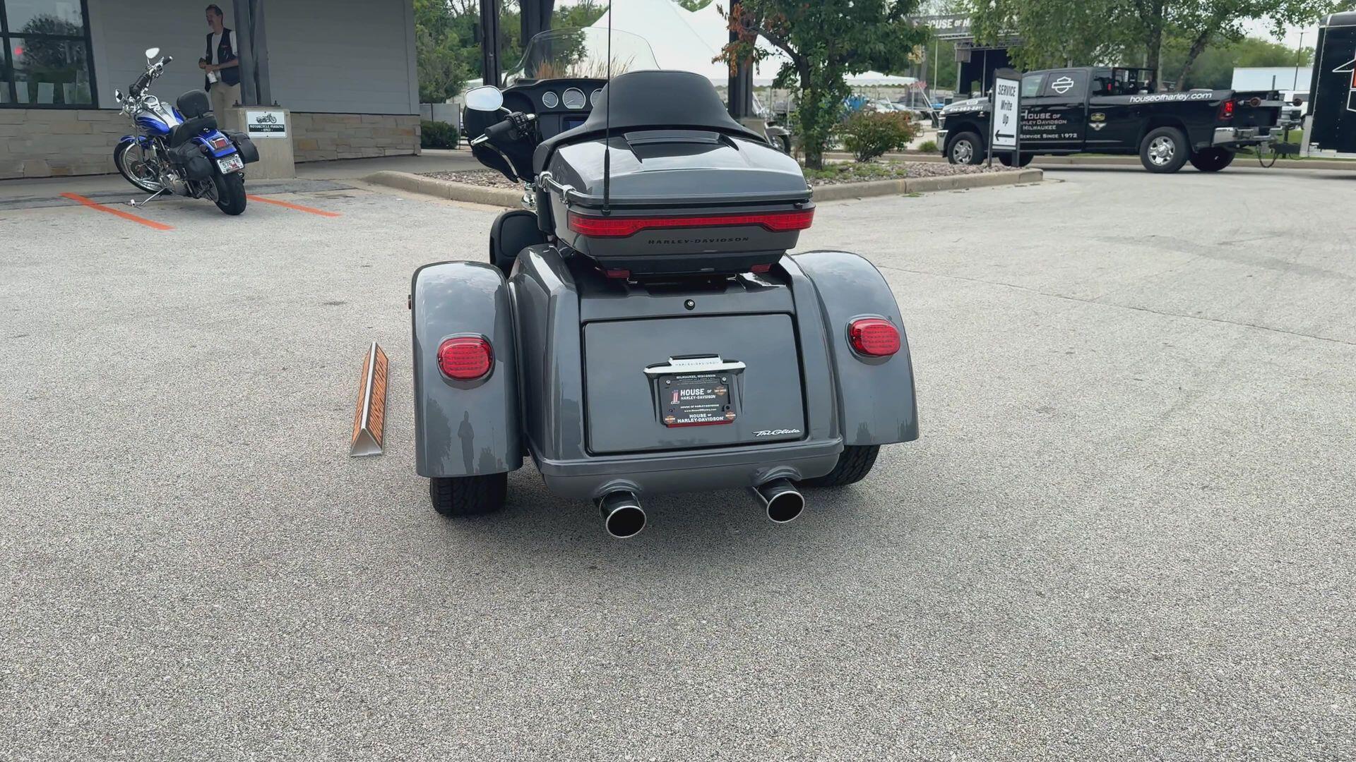 2021 Harley-Davidson® Tri Glide® Ultra Gauntlet Gray Metallic/Vivid Black, photo 9