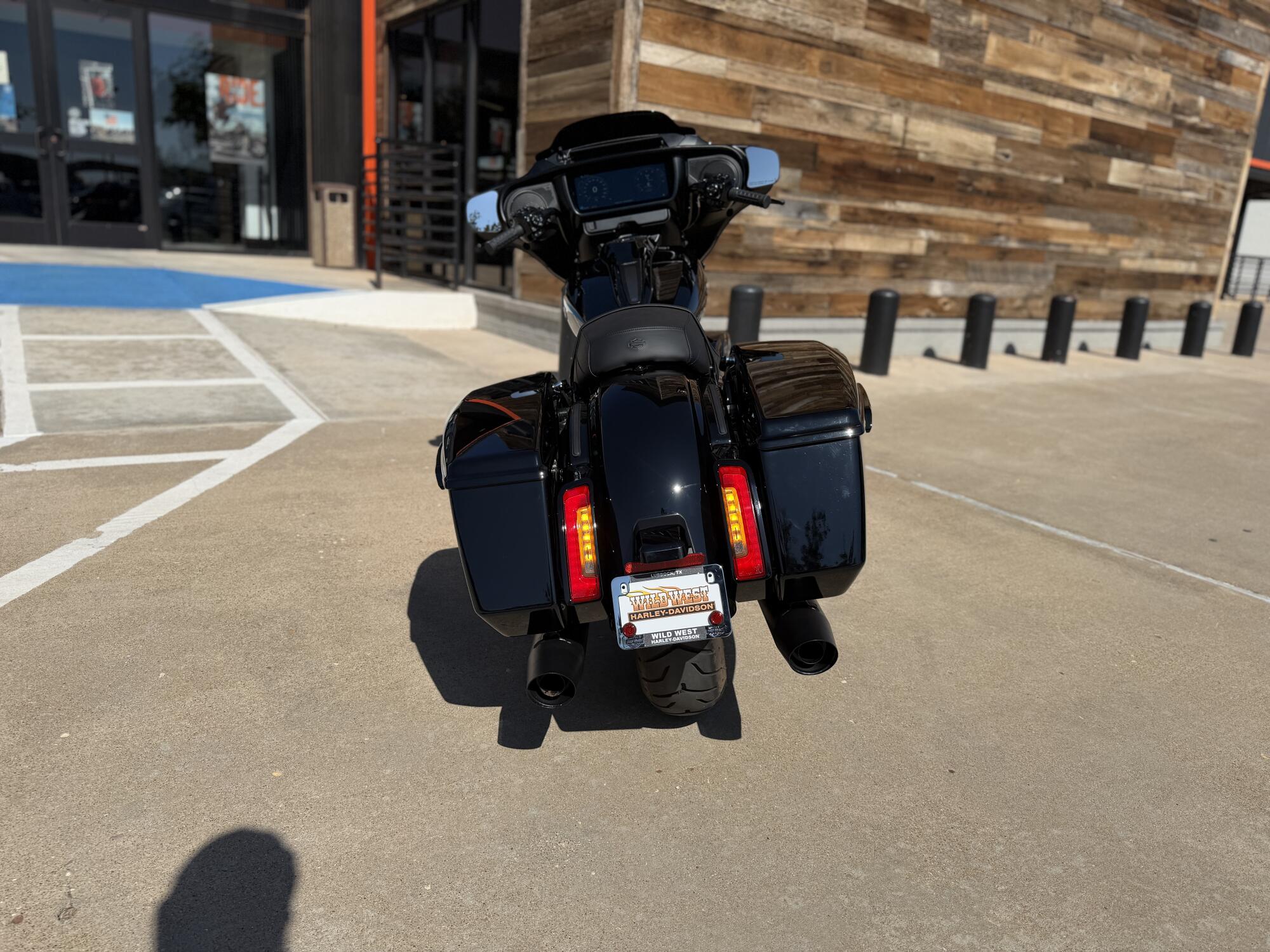 2024 Harley-Davidson® Street Glide® Vivid Black - Black Finish, photo 7