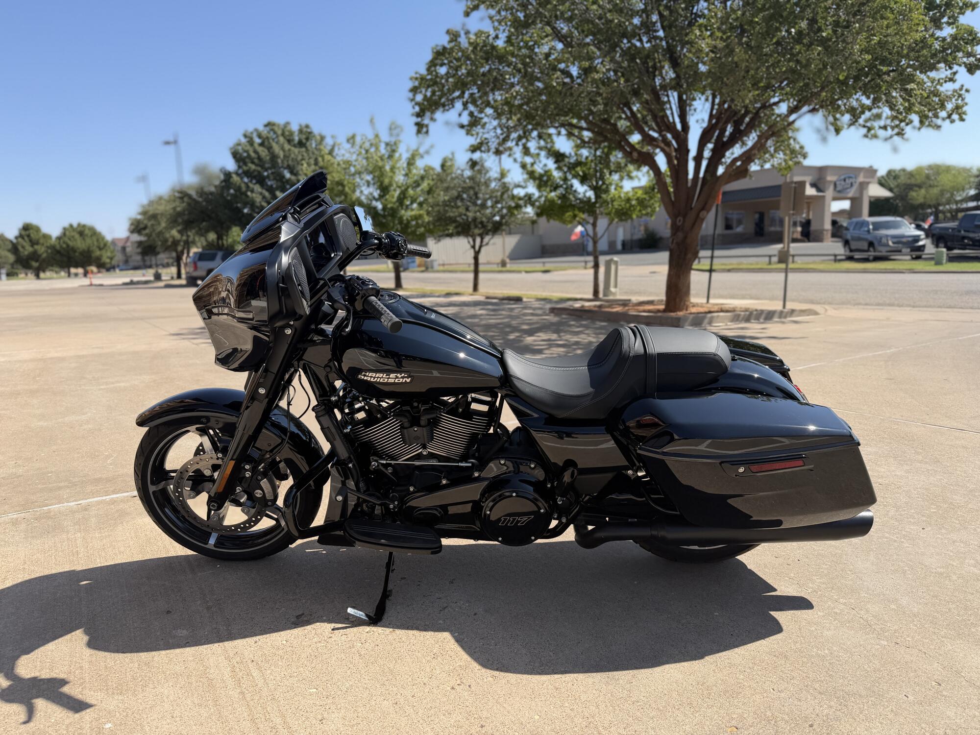 2024 Harley-Davidson® Street Glide® Vivid Black - Black Finish, photo 5