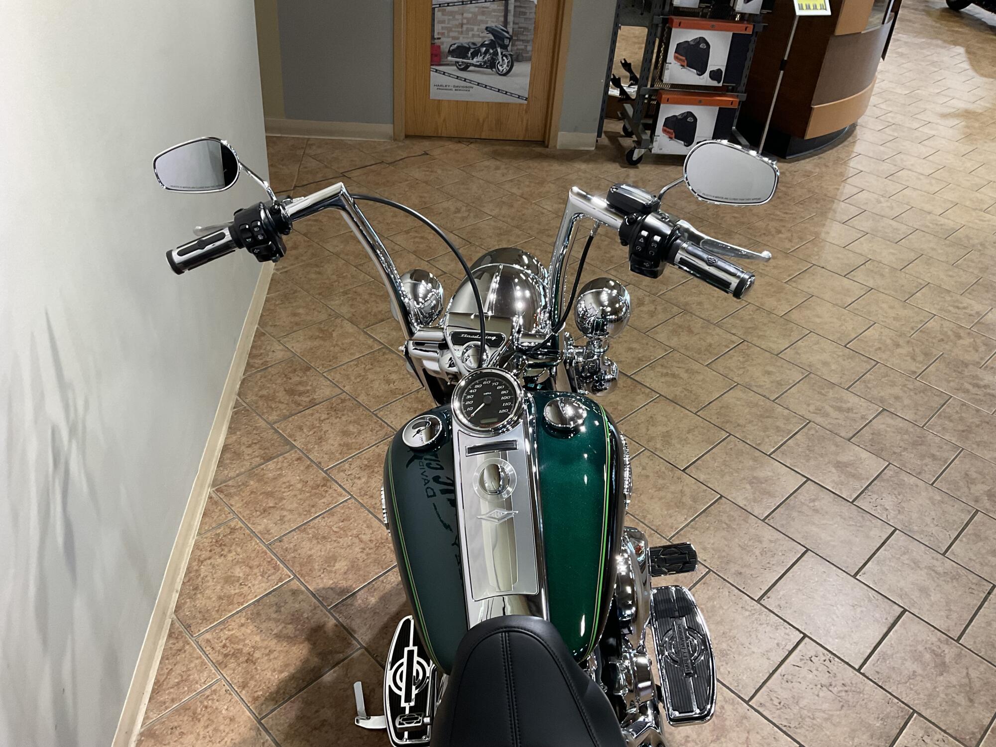 2015 Harley-Davidson® Road King® Deep Jade Pearl FLHR, photo 6