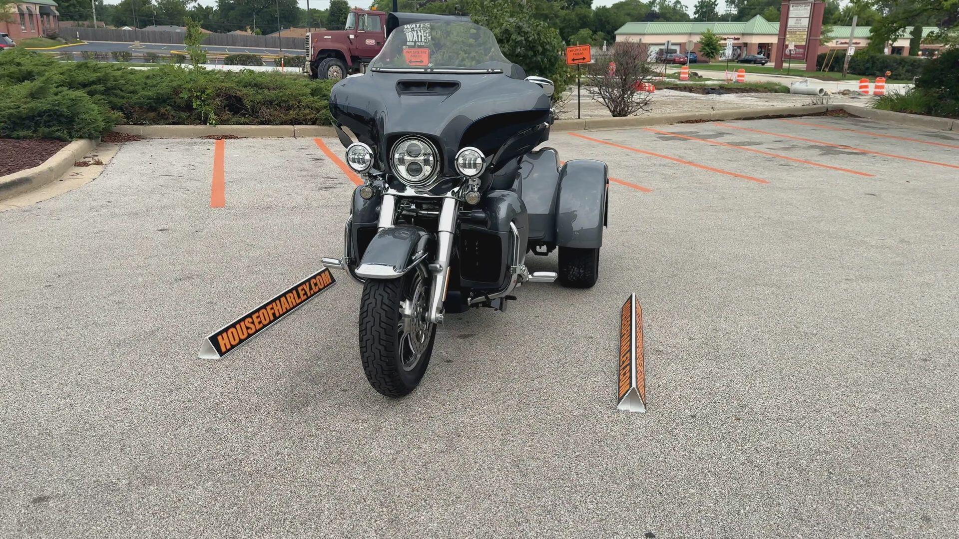 2021 Harley-Davidson® Tri Glide® Ultra Gauntlet Gray Metallic/Vivid Black, photo 4