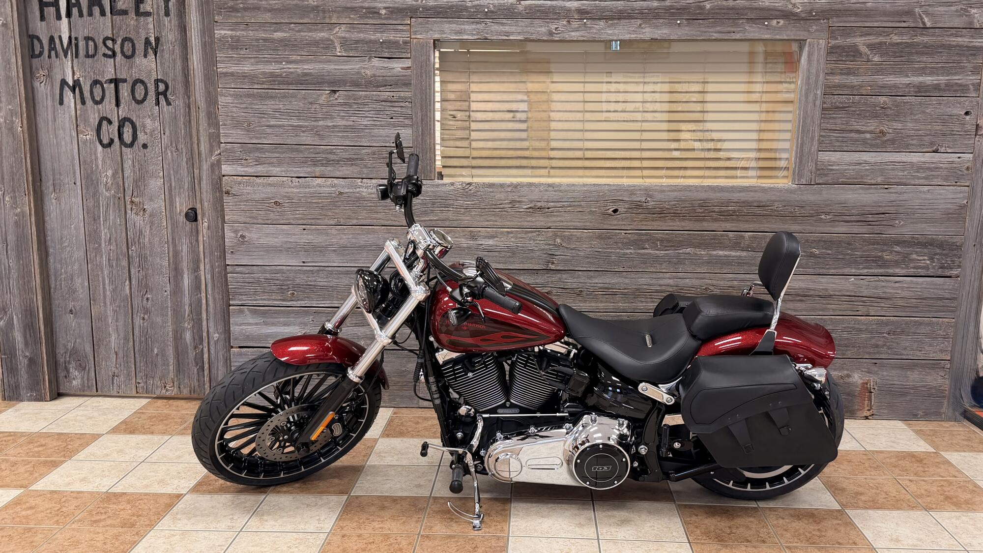 2017 Harley-Davidson® Breakout® Hard Candy W/ Hot Rod Red Flake, photo 11