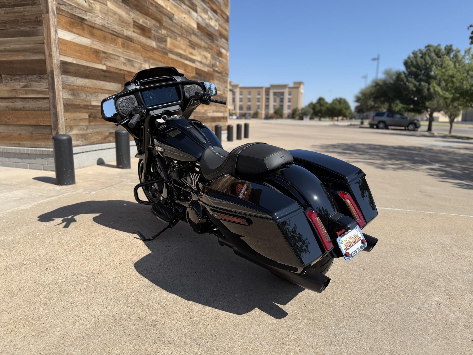 2024 Harley-Davidson® Street Glide® Vivid Black - Black Finish, photo 6