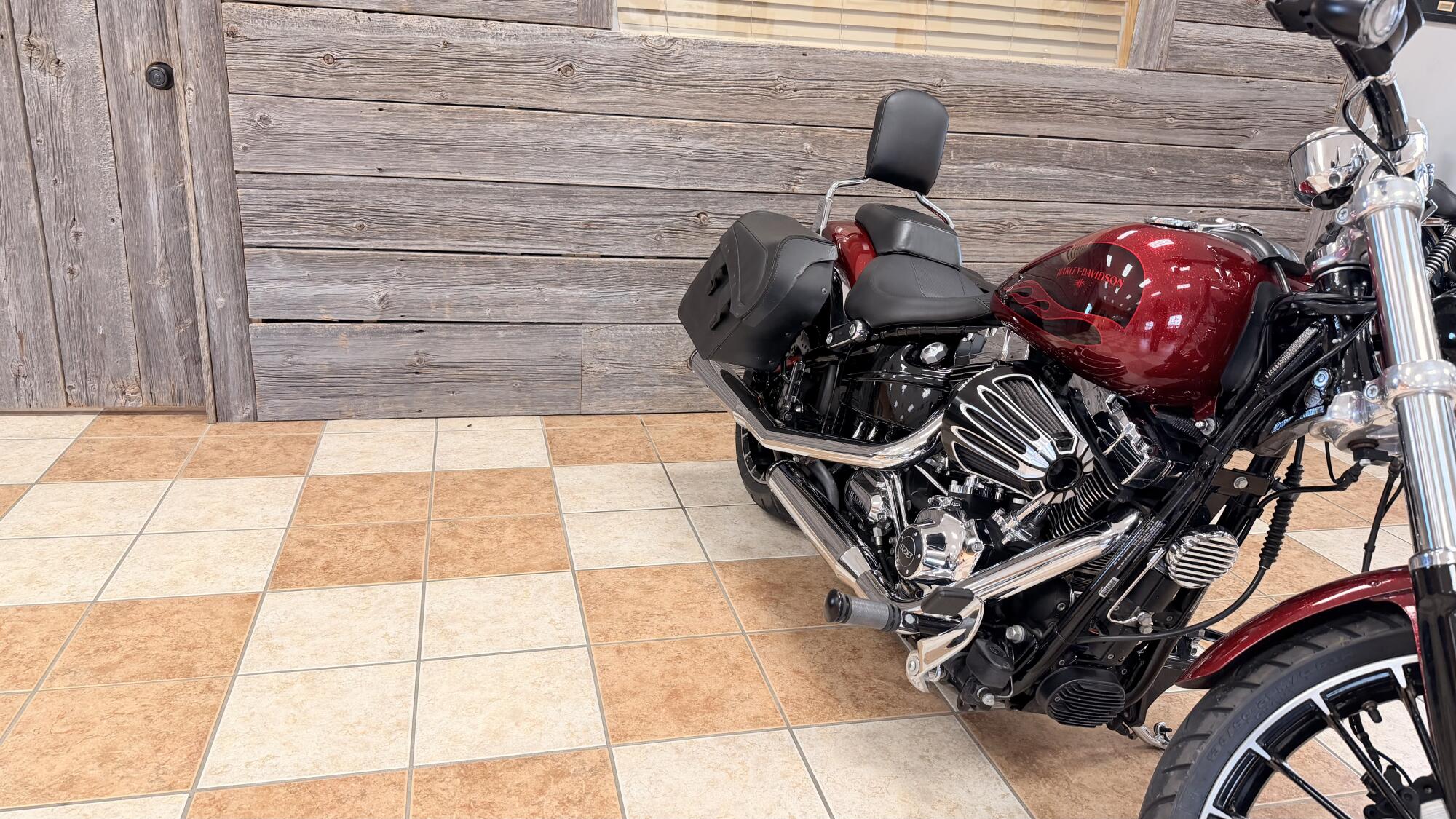 2017 Harley-Davidson® Breakout® Hard Candy W/ Hot Rod Red Flake, photo 6