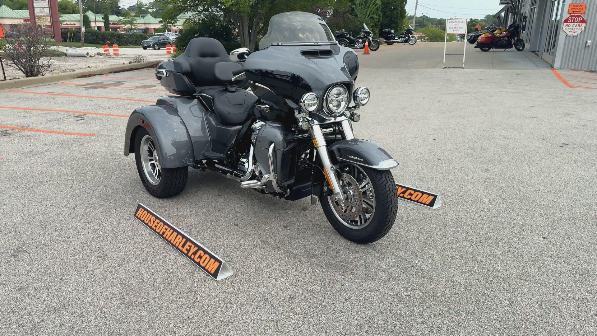 2021 Harley-Davidson® Tri Glide® Ultra Gauntlet Gray Metallic/Vivid Black, photo 3