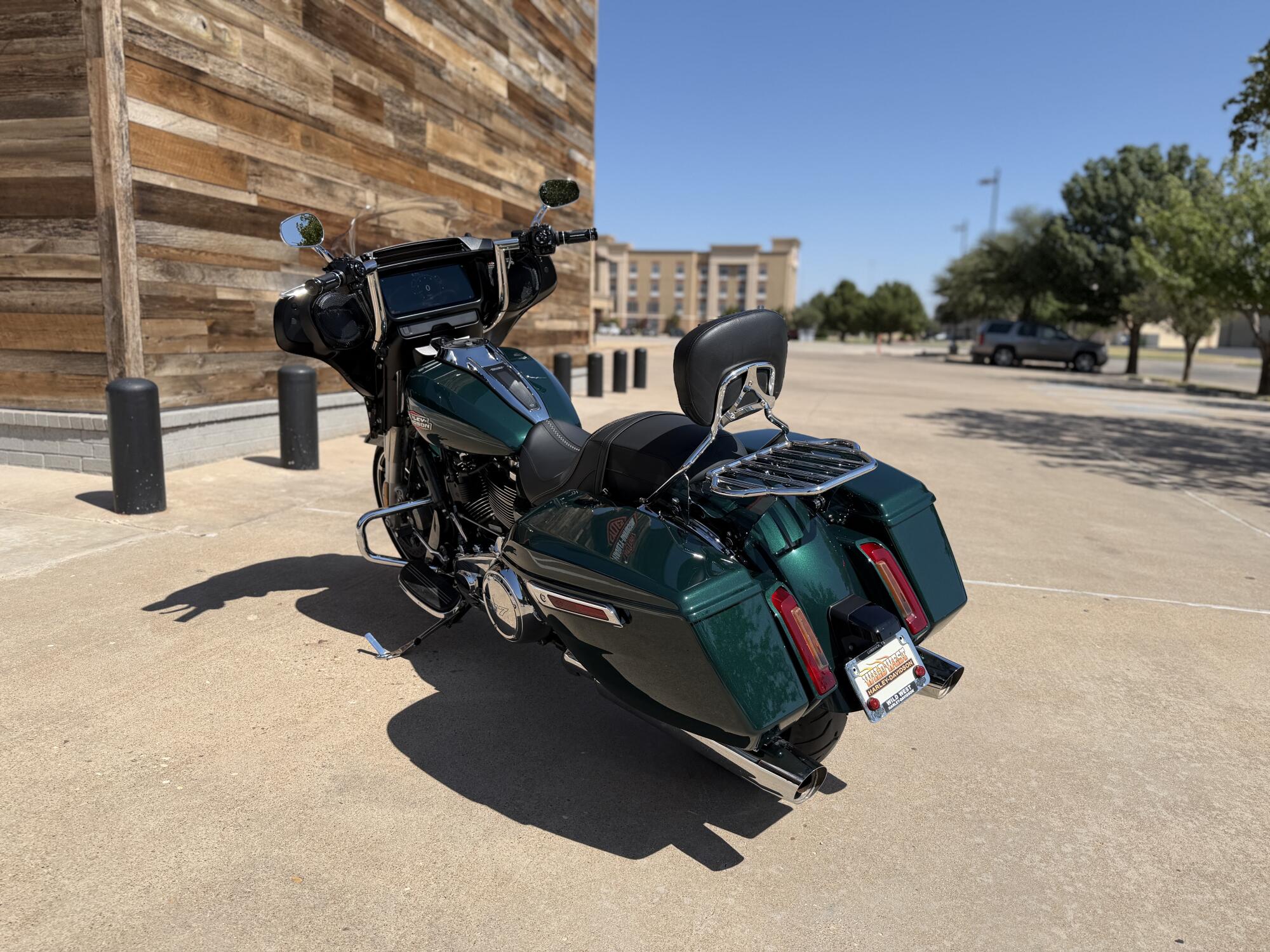 2024 Harley-Davidson® Street Glide® Alpine Green, photo 6