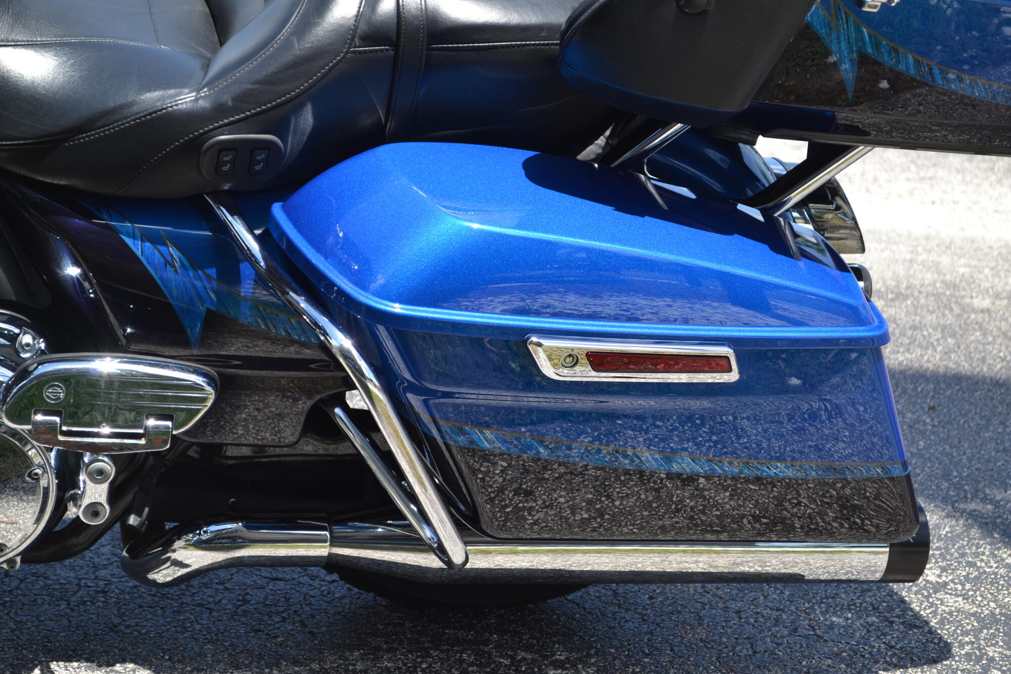 2014 Harley-Davidson® CVO™ Electra Glide Ultra Limited® - FLHTKSE, photo 17