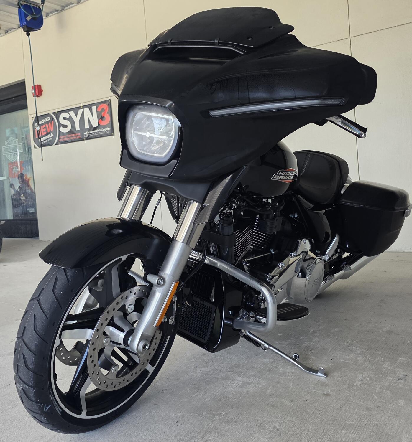 2026 Harley-Davidson® Street Glide® Vivid Black Chrome Two-Up, photo 10