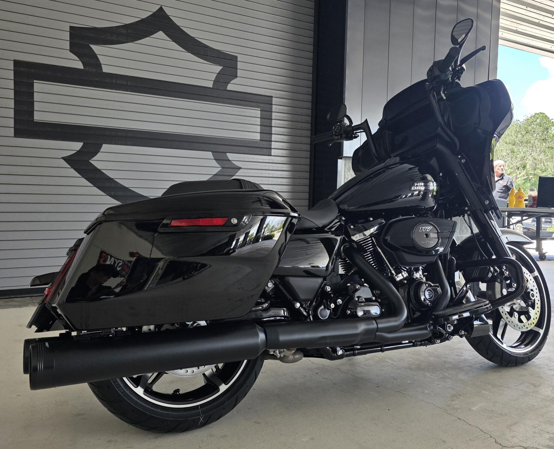 2026 Harley-Davidson® Street Glide® Vivid Black Black Trim, photo 8