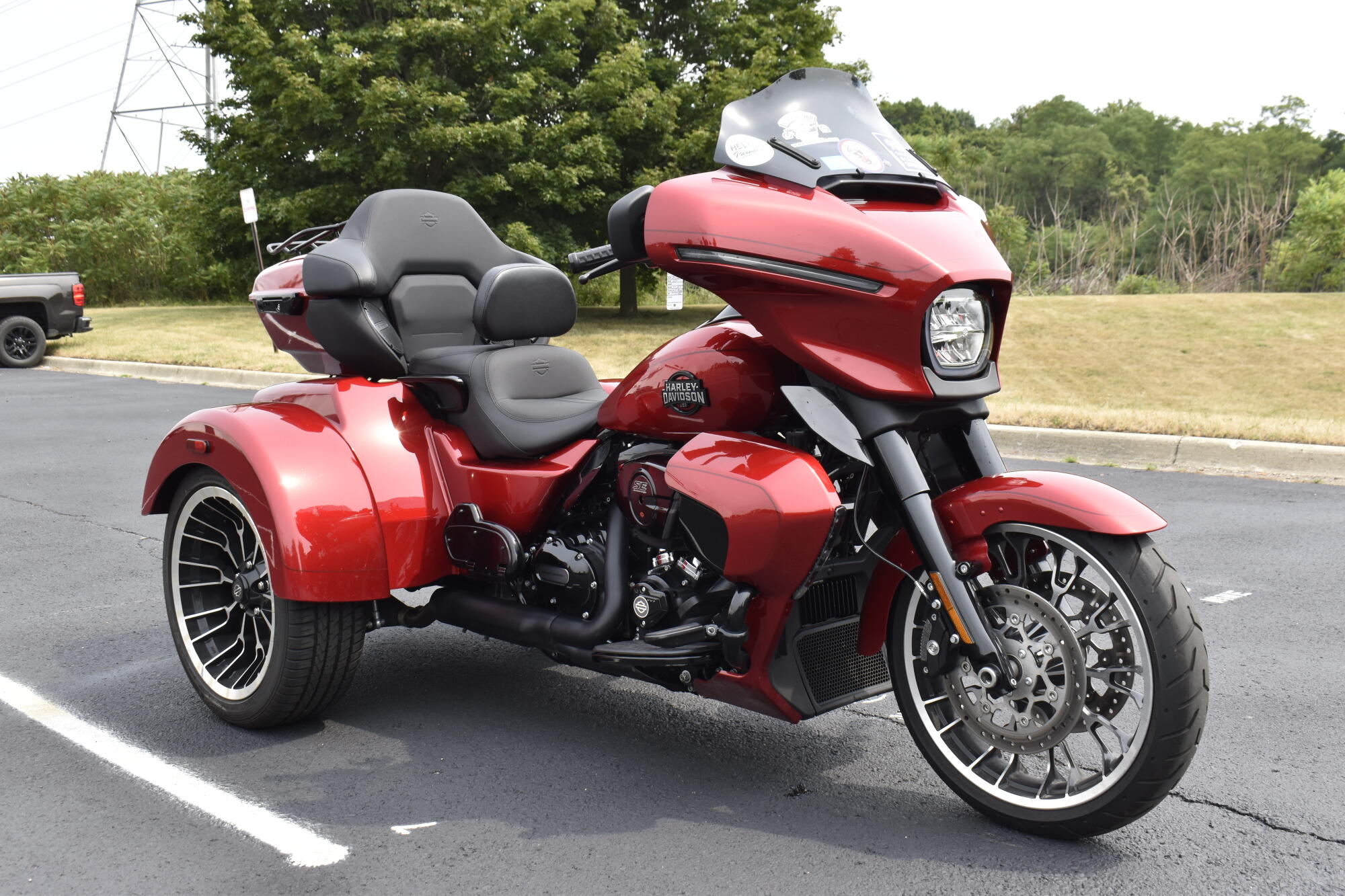 2026 Harley-Davidson® Street Glide 3 Limited Brilliant Red Black Trim, photo 2