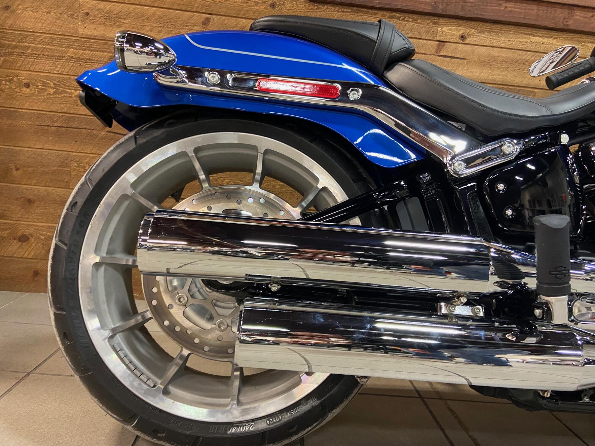 2025 Harley-Davidson® Fat Boy® Blue Burst FLFB, photo 6