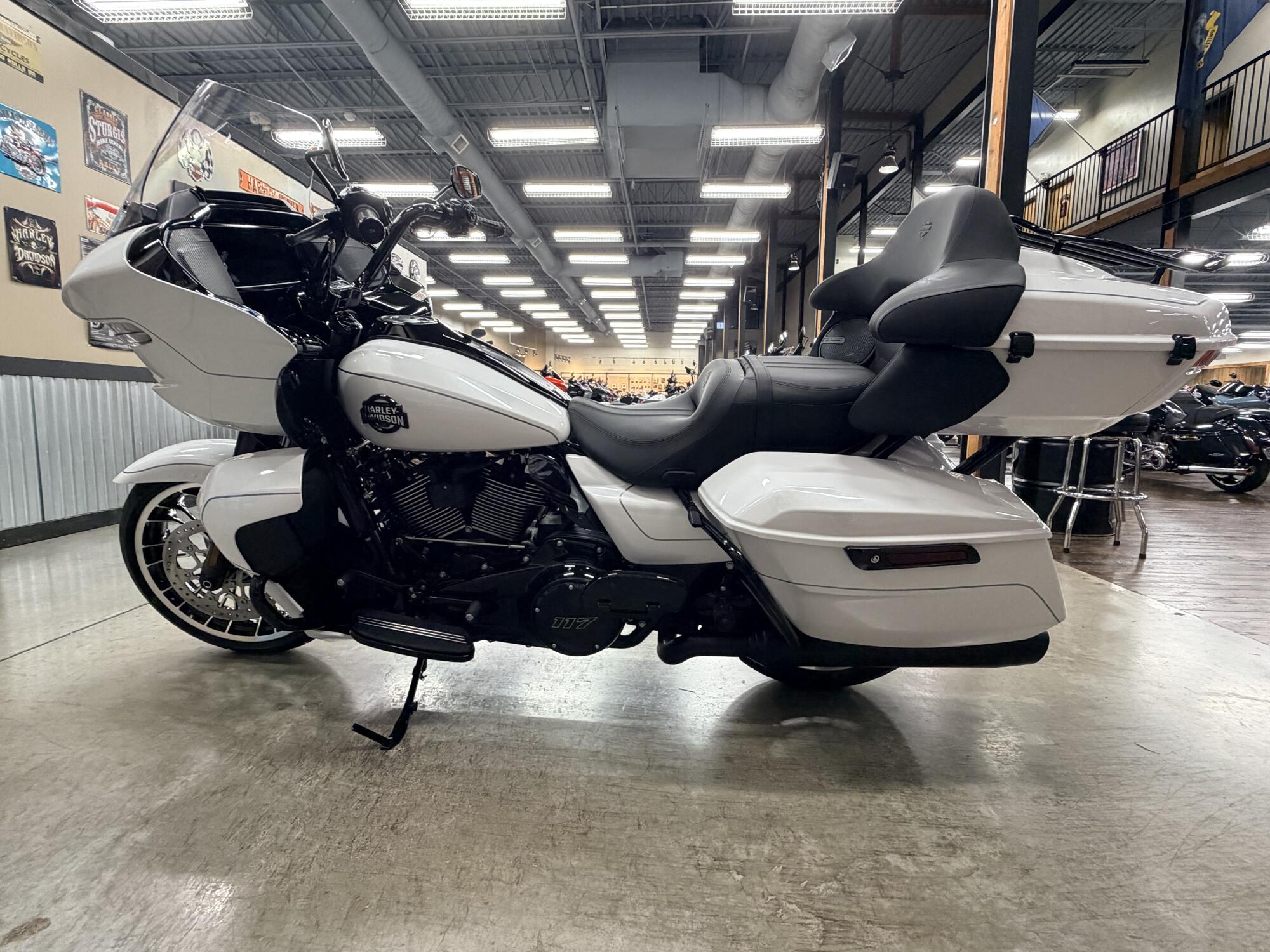2026 Harley-Davidson® Road Glide Limited FLTRXL, photo 11