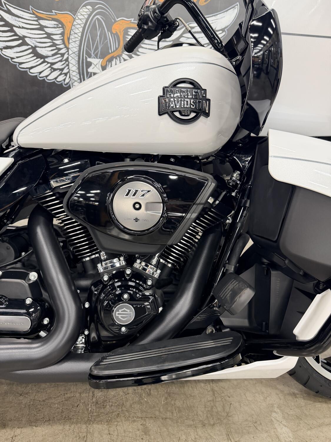 2026 Harley-Davidson® Road Glide Limited FLTRXL, photo 2