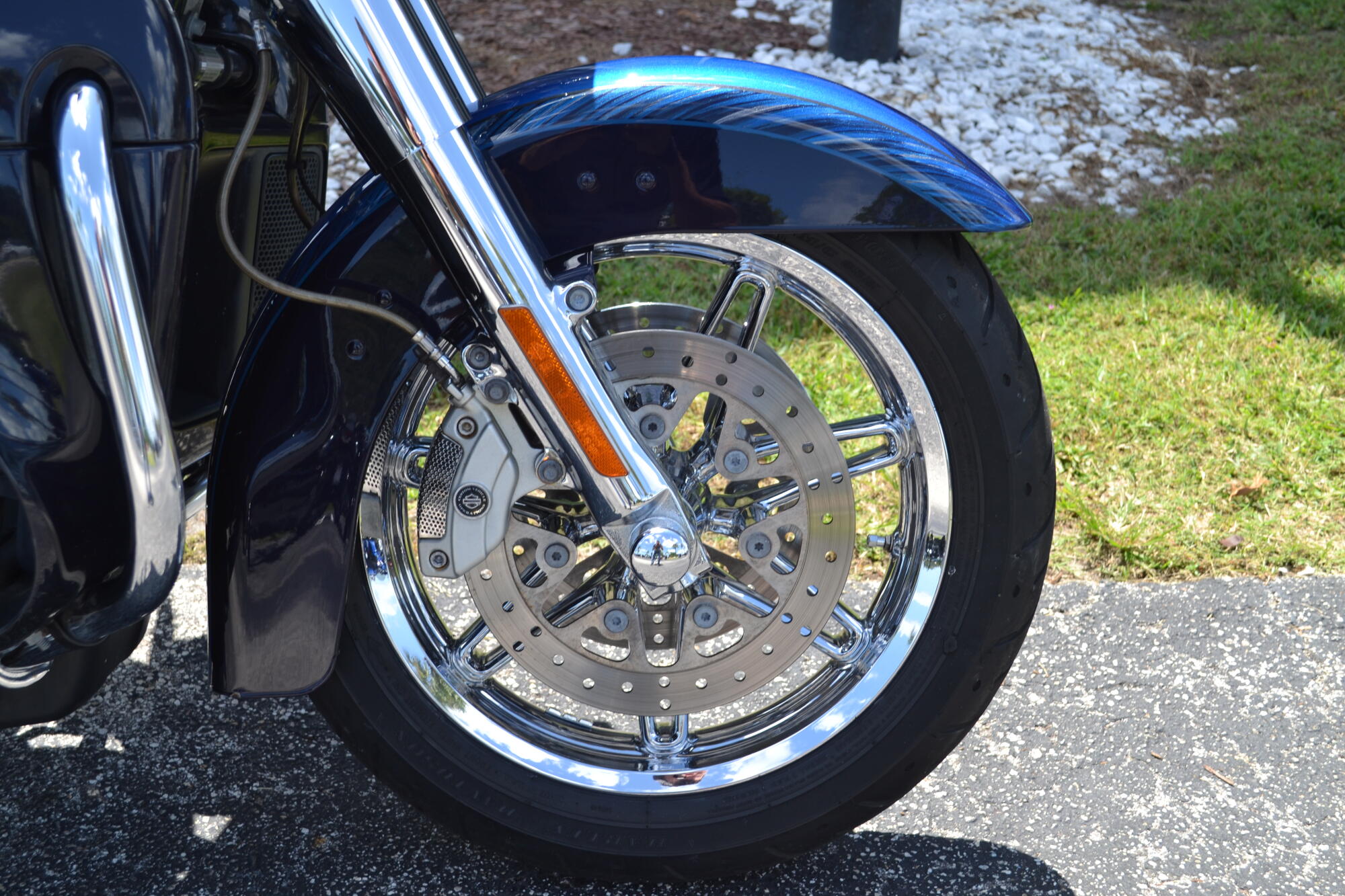 2014 Harley-Davidson® CVO™ Electra Glide Ultra Limited® - FLHTKSE, photo 2