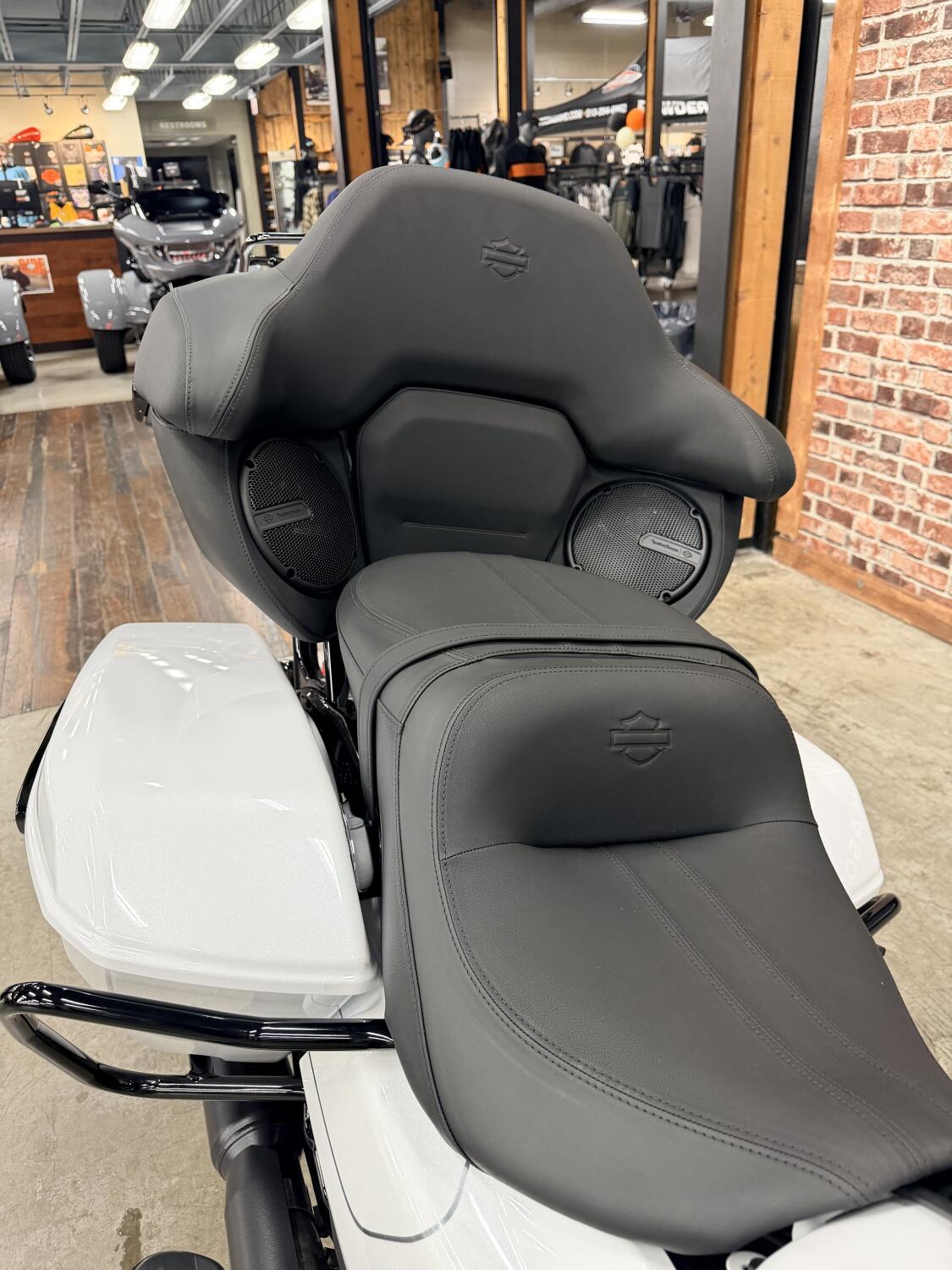 2026 Harley-Davidson® Road Glide Limited FLTRXL, photo 6