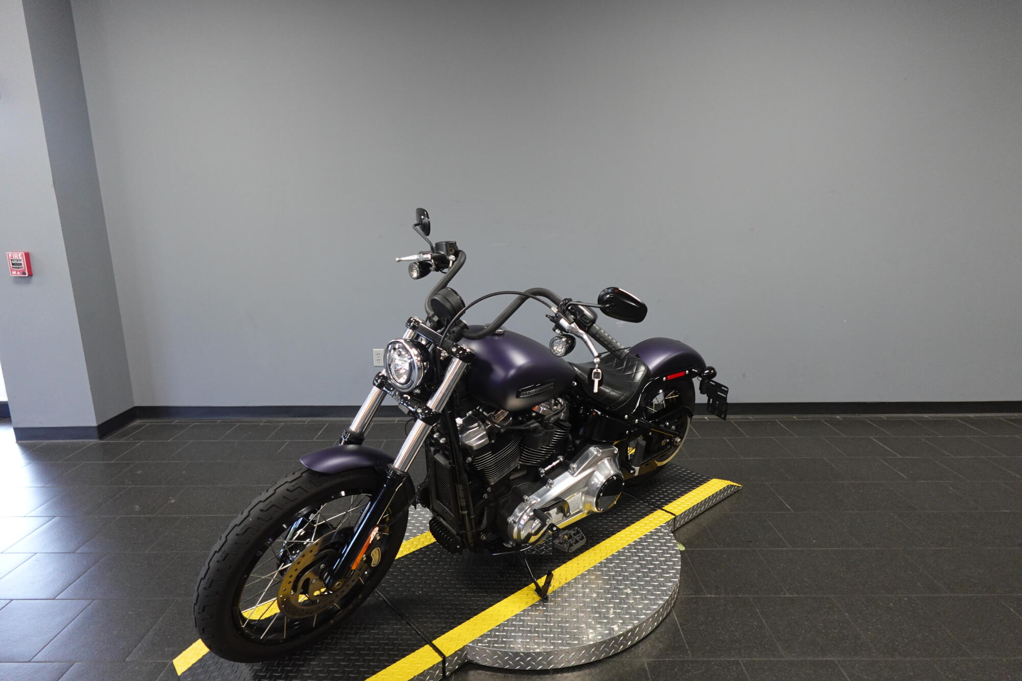 2025 Harley-Davidson® Street Bob® FXBB, photo 4