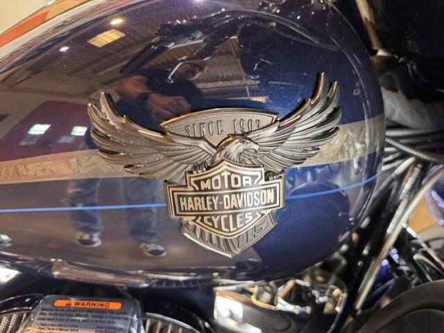 2018 Harley-Davidson® 115th Anniversary CVO™ Limited FLHTKSE, photo 12