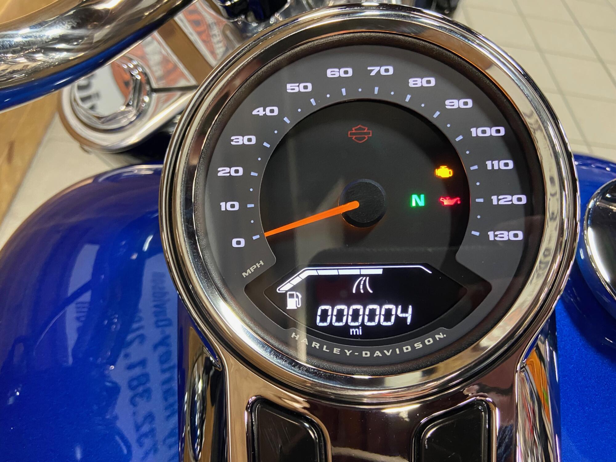 2025 Harley-Davidson® Fat Boy® Blue Burst FLFB, photo 7