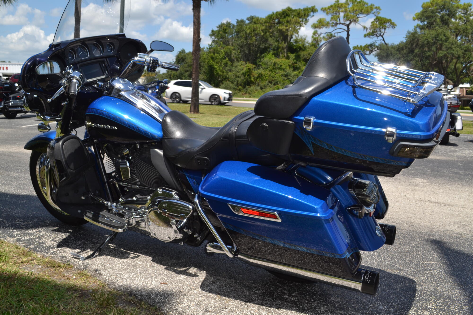 2014 Harley-Davidson® CVO™ Electra Glide Ultra Limited® - FLHTKSE, photo 15