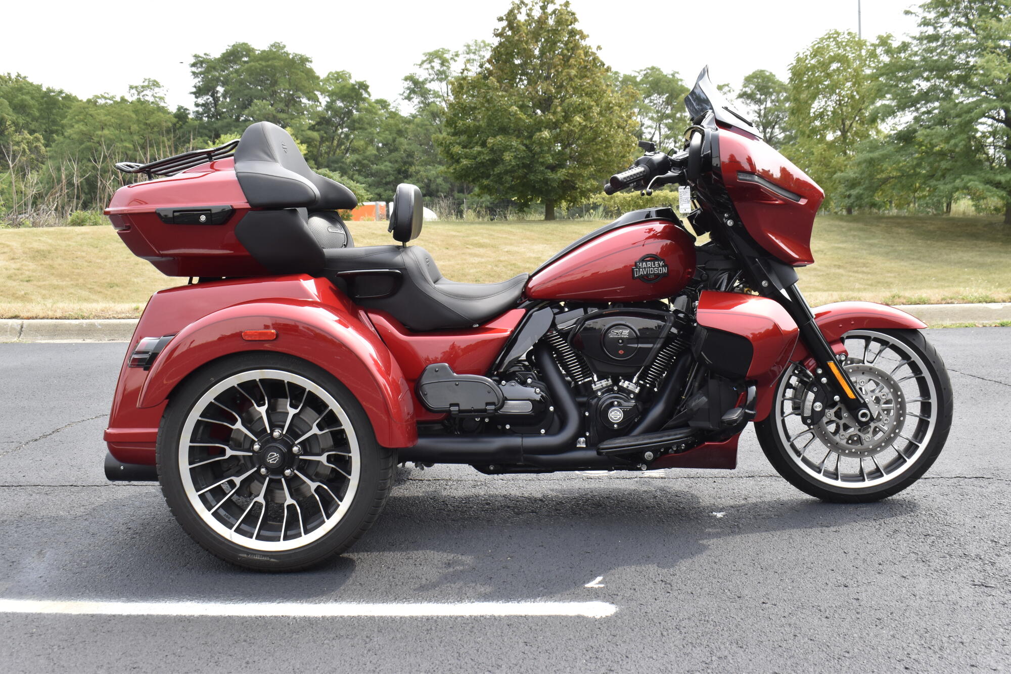 2026 Harley-Davidson® Street Glide 3 Limited Brilliant Red Black Trim
