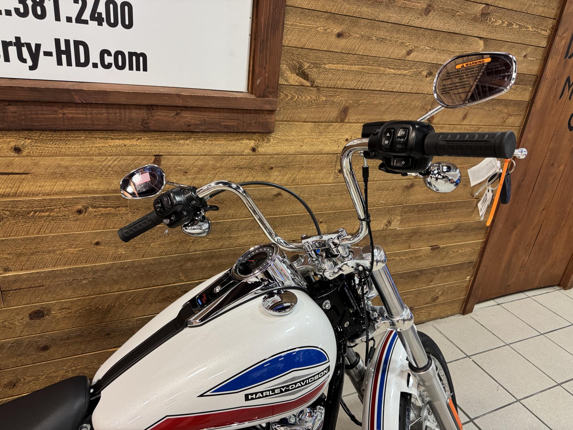 2026 Harley-Davidson® Super Glide® White Onyx Pearl FXD, photo 7