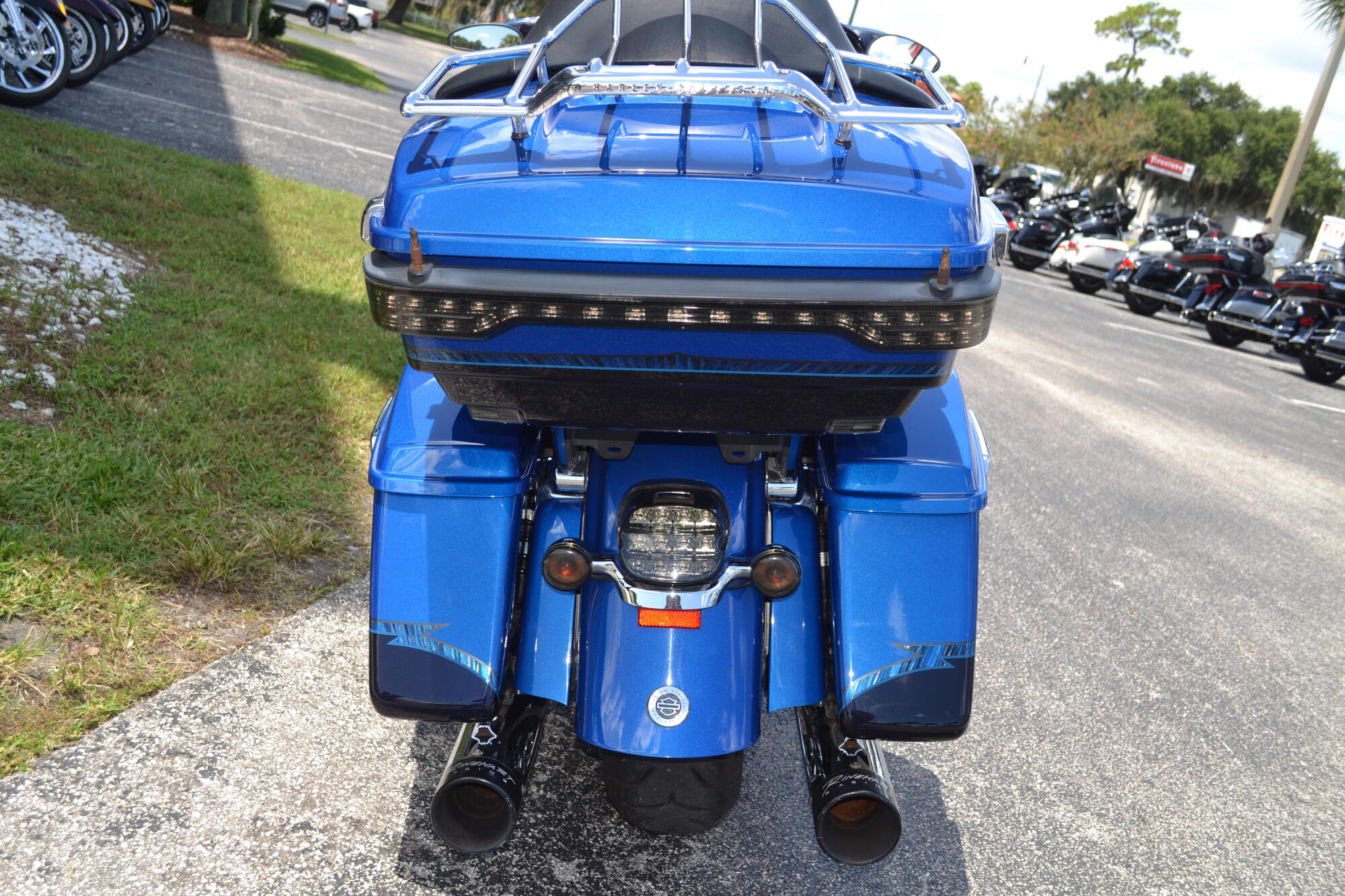 2014 Harley-Davidson® CVO™ Electra Glide Ultra Limited® - FLHTKSE, photo 9