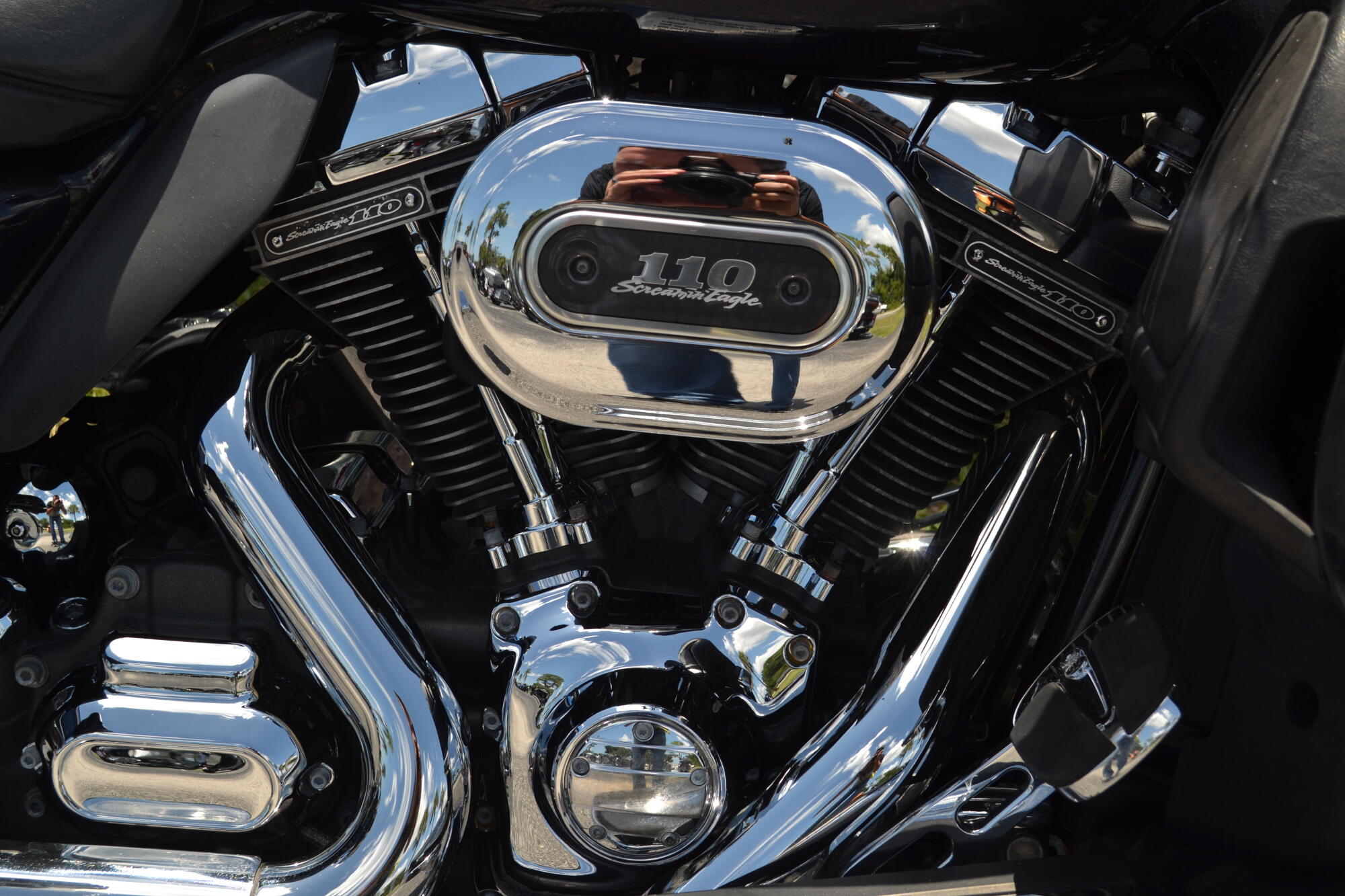 2014 Harley-Davidson® CVO™ Electra Glide Ultra Limited® - FLHTKSE, photo 5