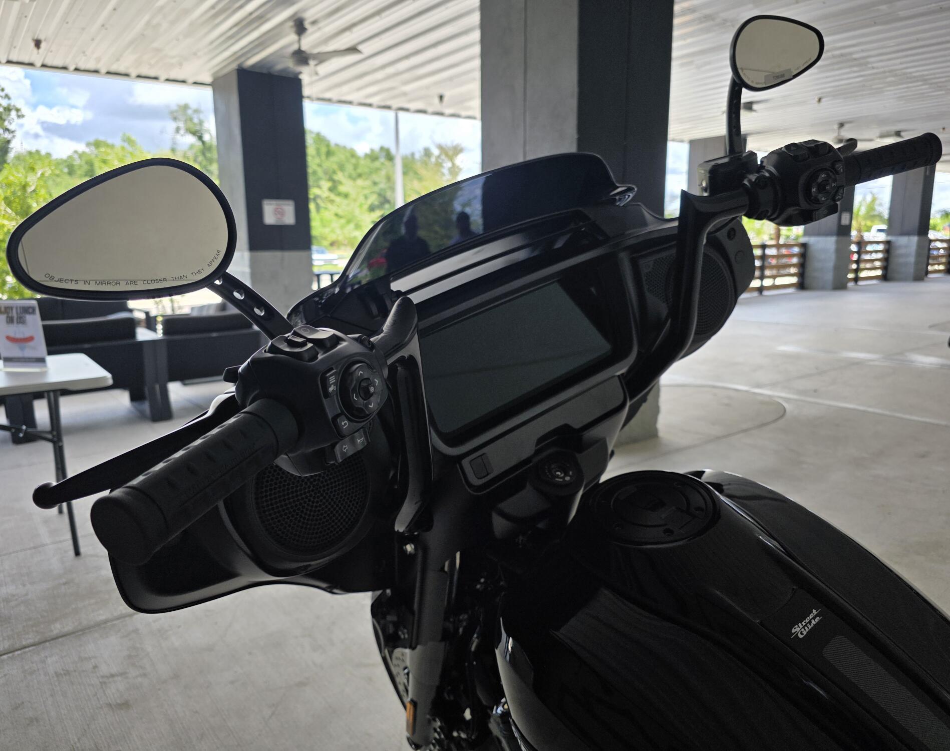2026 Harley-Davidson® Street Glide® Vivid Black Black Trim, photo 13