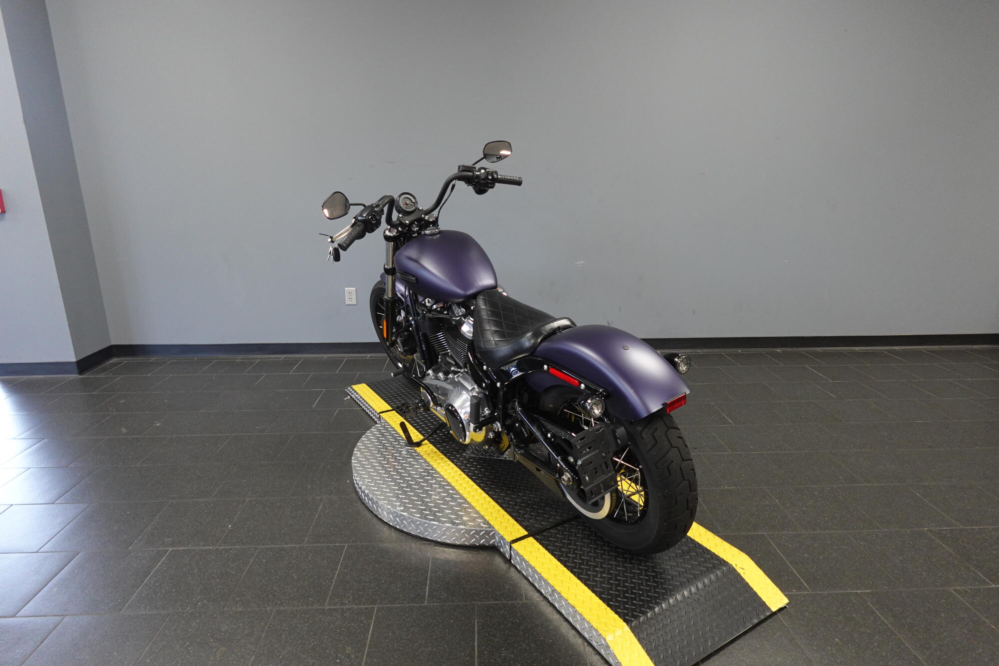 2025 Harley-Davidson® Street Bob® FXBB, photo 6