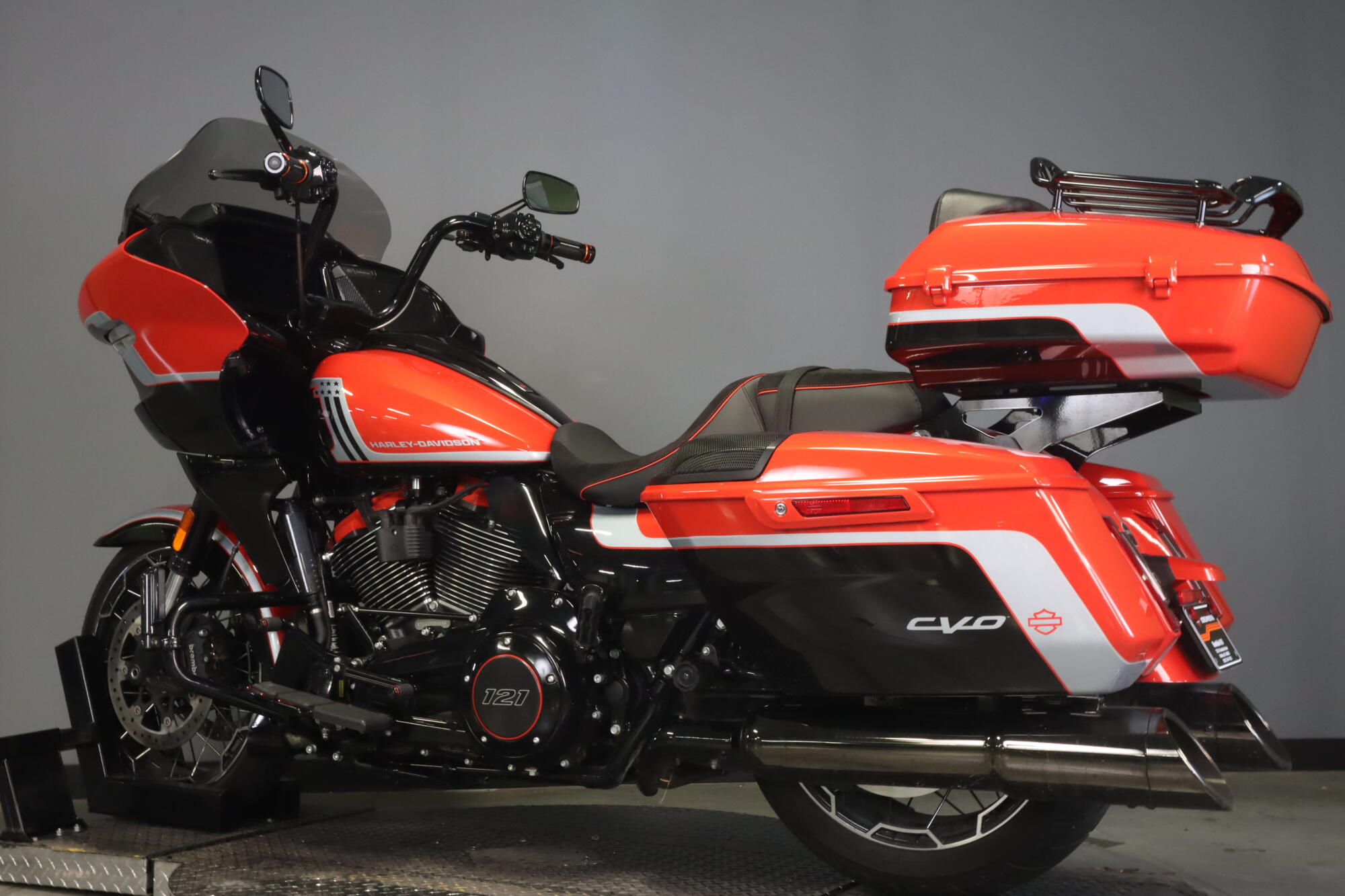 2024 Harley-Davidson® CVO™ Road Glide® FLTRXSE, photo 6