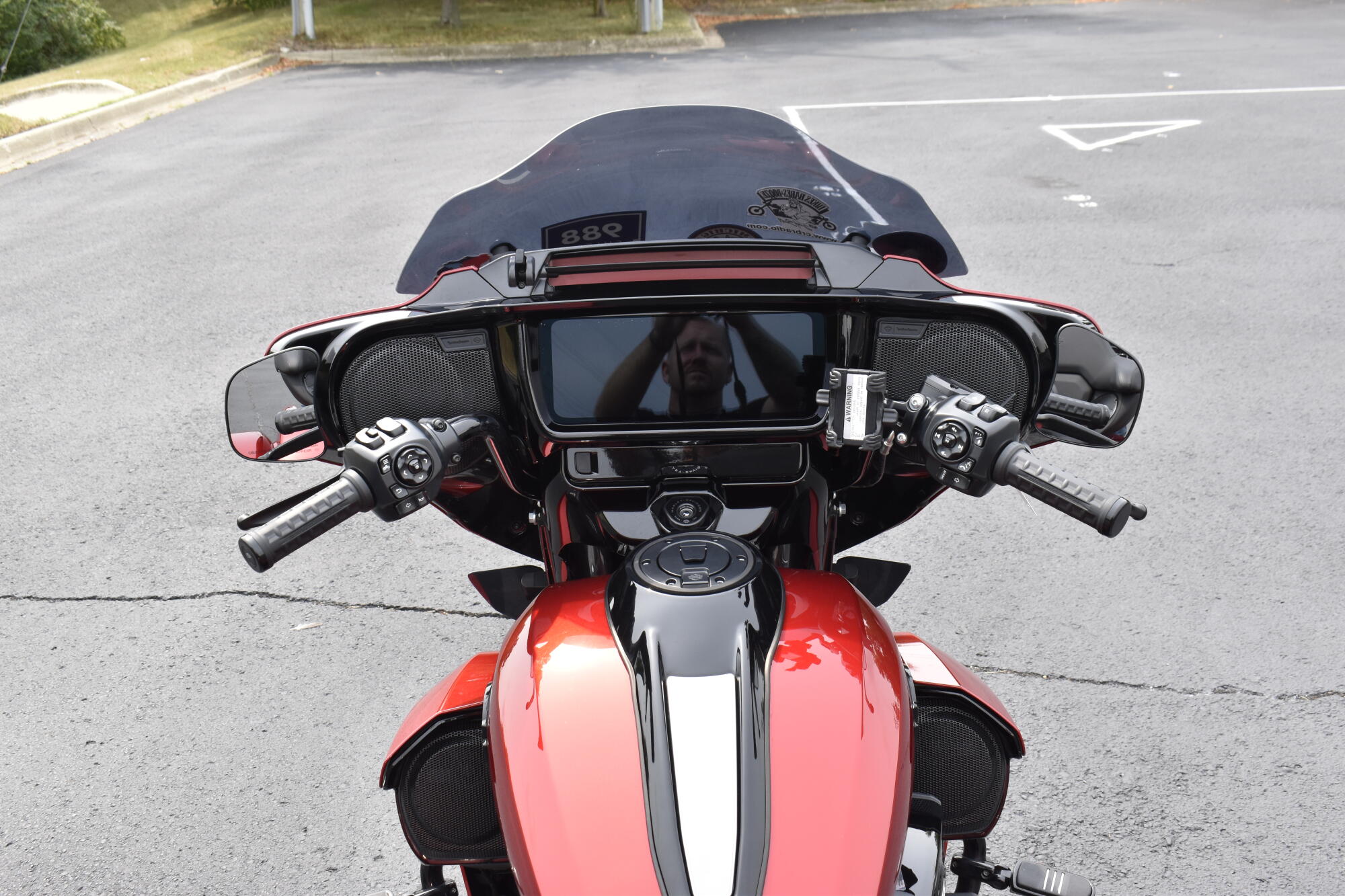 2026 Harley-Davidson® Street Glide 3 Limited Brilliant Red Black Trim, photo 8