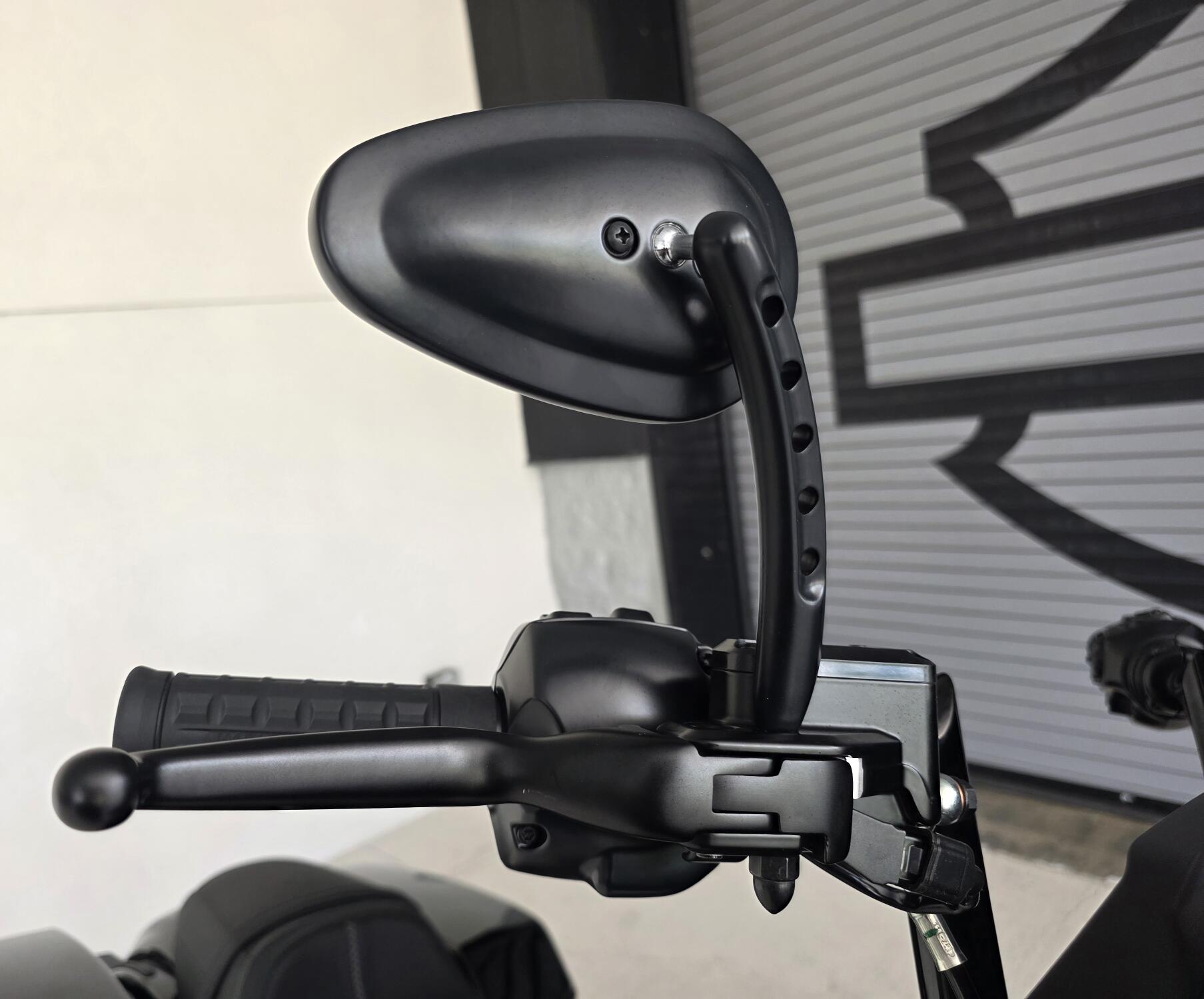 2026 Harley-Davidson® Street Glide® Vivid Black Black Trim, photo 9