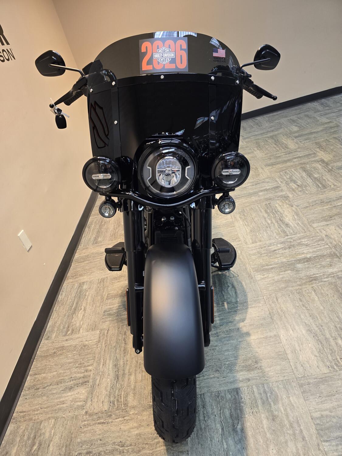 2026 Harley-Davidson® Deadwood™ Black Denim FLHD, photo 8