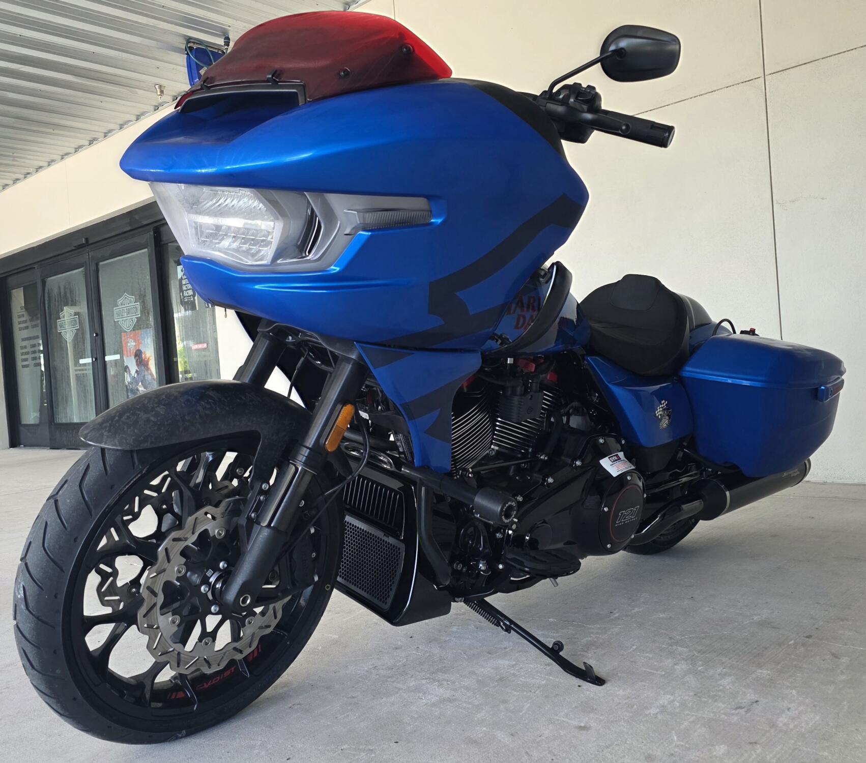 2026 Harley-Davidson® CVO Road Glide ST Electric Coast, photo 10