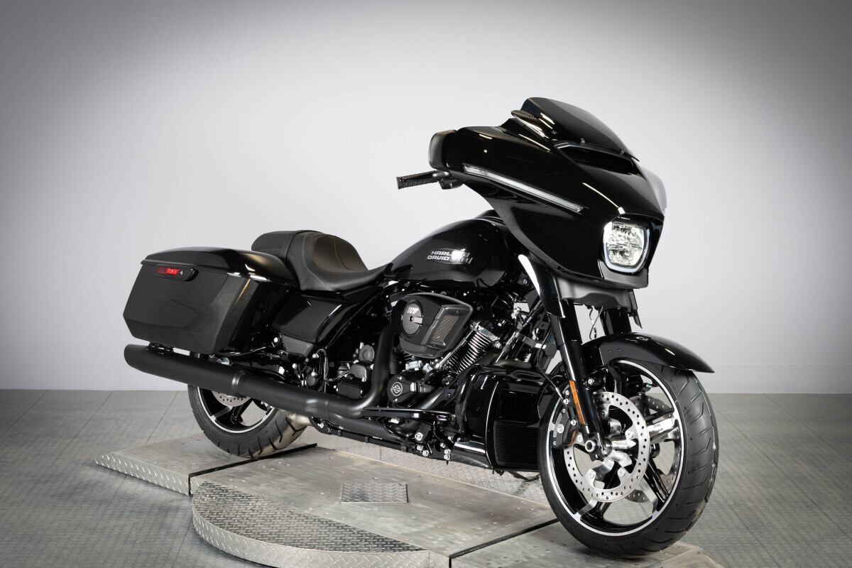 2026 Harley-Davidson® Street Glide® FLHX, photo 2