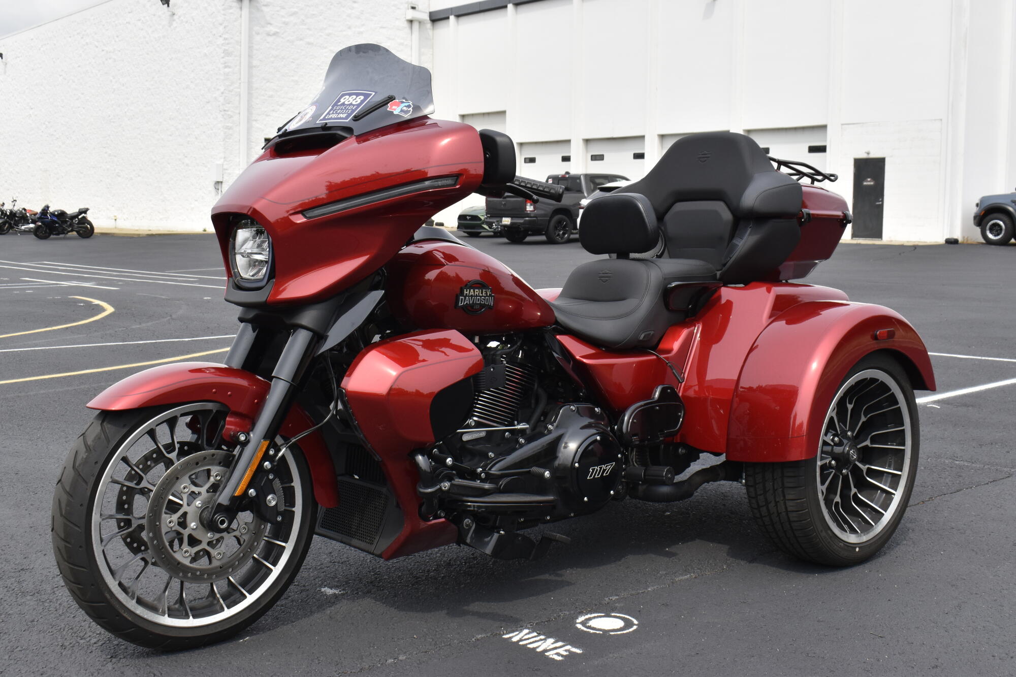 2026 Harley-Davidson® Street Glide 3 Limited Brilliant Red Black Trim, photo 4