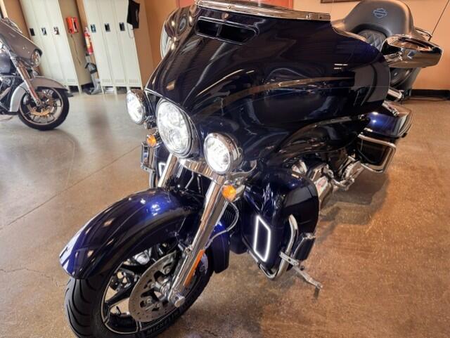 2018 Harley-Davidson® 115th Anniversary CVO™ Limited FLHTKSE, photo 6