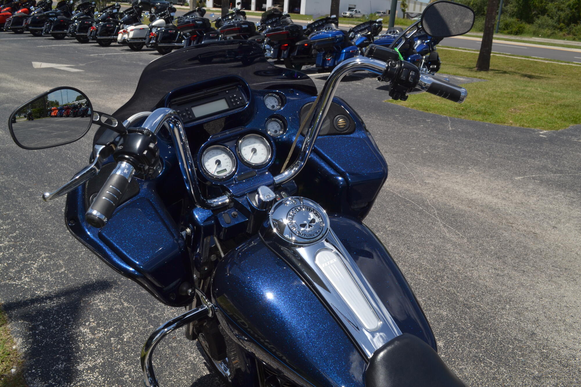 2013 Harley-Davidson® Road Glide® Custom - FLTRX103, photo 10