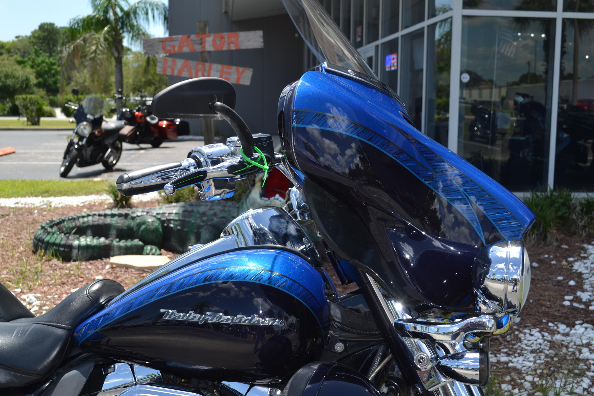 2014 Harley-Davidson® CVO™ Electra Glide Ultra Limited® - FLHTKSE, photo 3