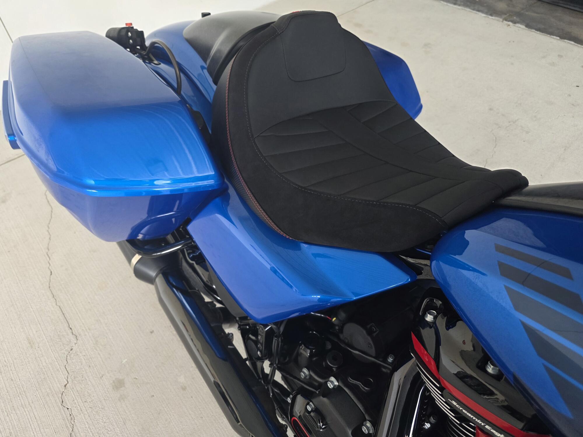 2026 Harley-Davidson® CVO Road Glide ST Electric Coast, photo 6