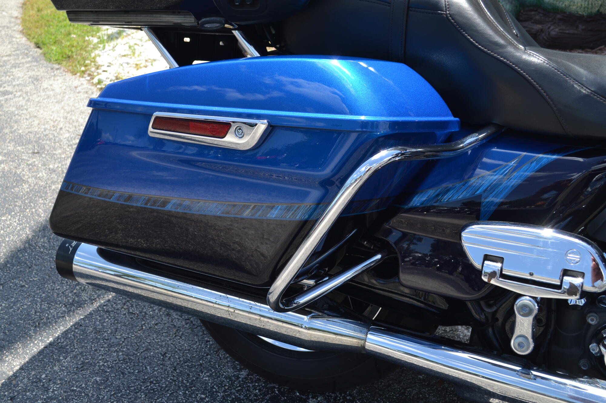 2014 Harley-Davidson® CVO™ Electra Glide Ultra Limited® - FLHTKSE, photo 6
