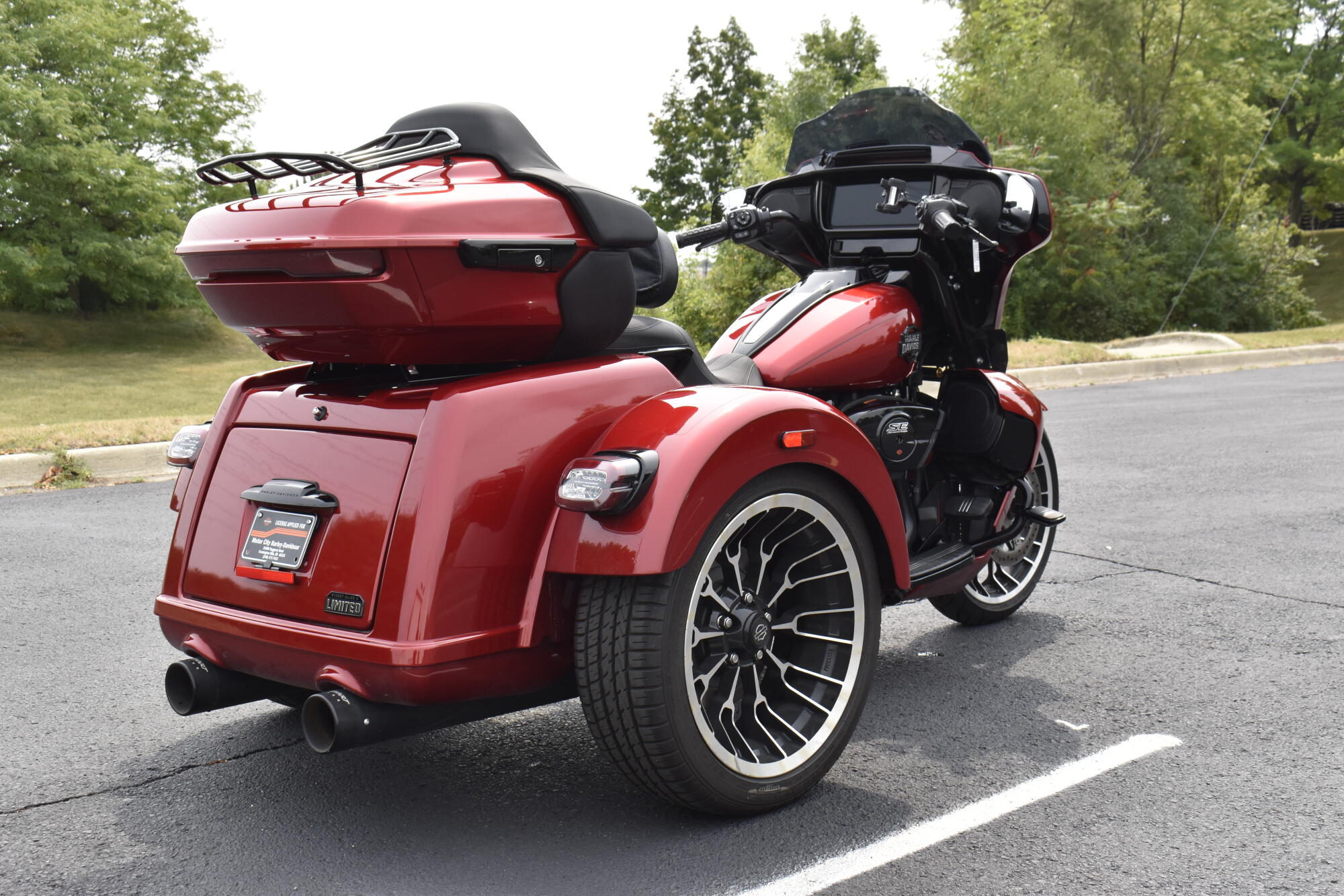 2026 Harley-Davidson® Street Glide 3 Limited Brilliant Red Black Trim, photo 9