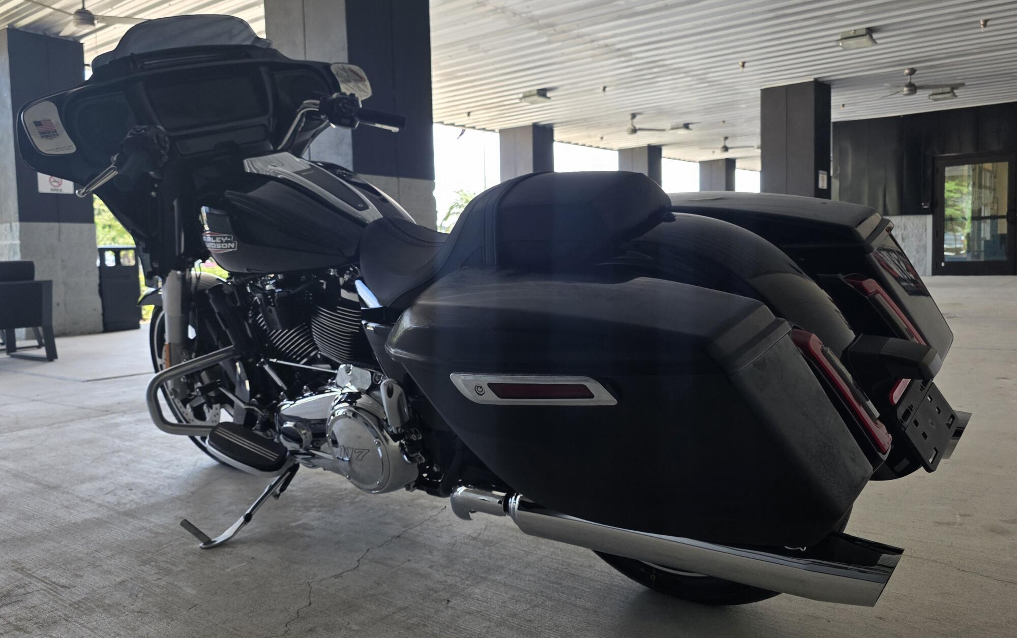 2026 Harley-Davidson® Street Glide® Vivid Black Chrome Two-Up, photo 9