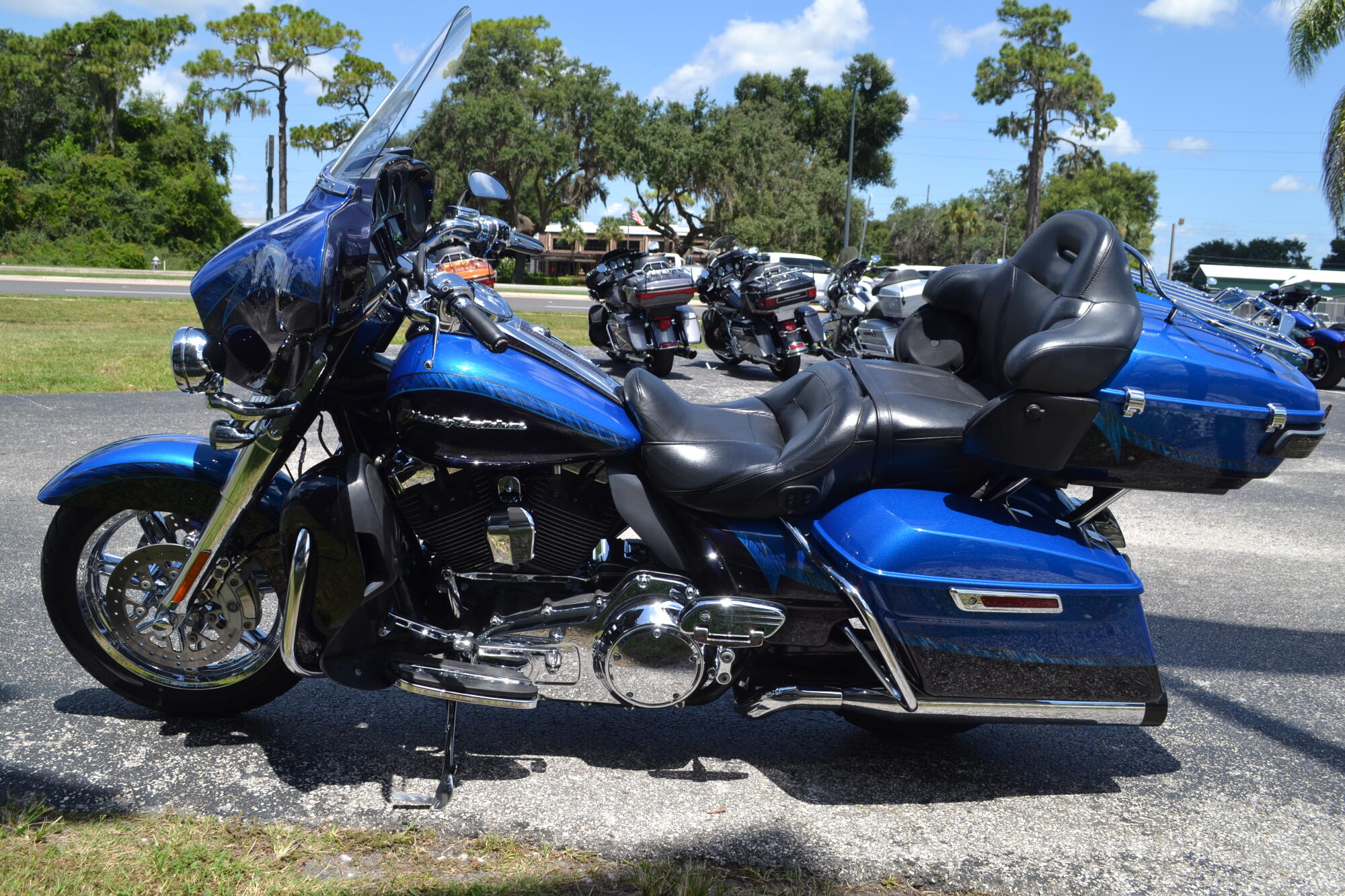 2014 Harley-Davidson® CVO™ Electra Glide Ultra Limited® - FLHTKSE, photo 16