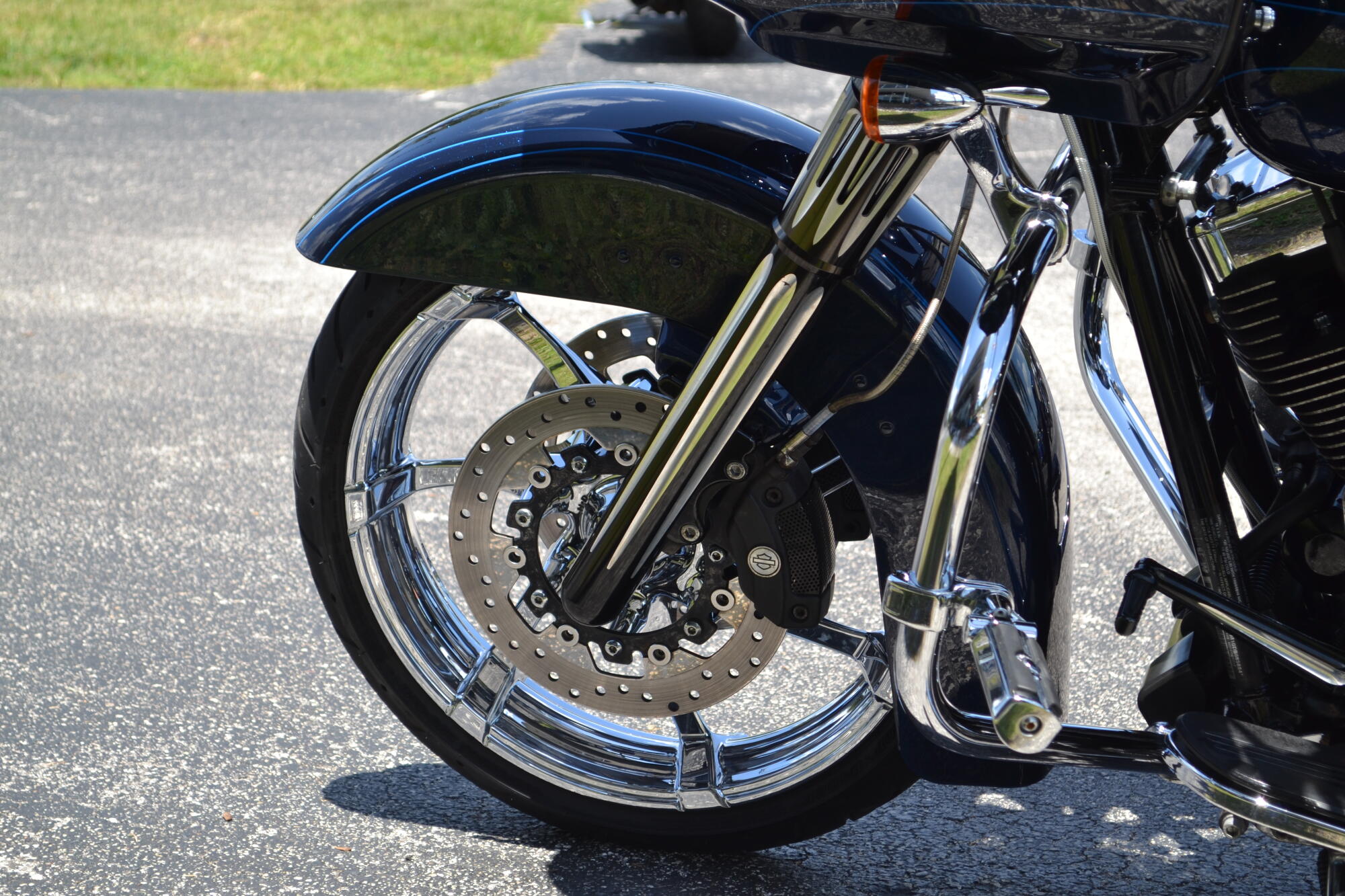 2013 Harley-Davidson® Road Glide® Custom - FLTRX103, photo 20