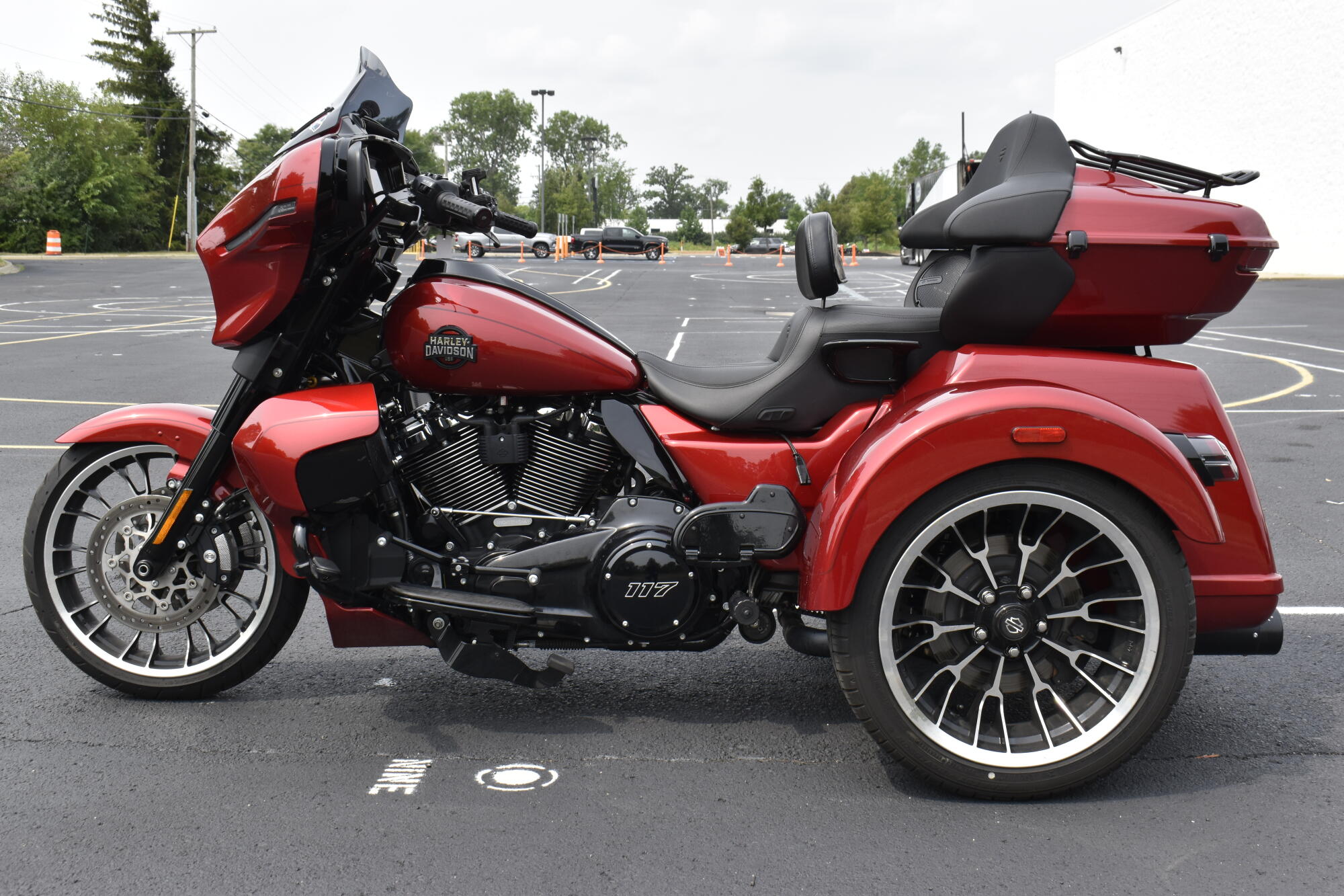 2026 Harley-Davidson® Street Glide 3 Limited Brilliant Red Black Trim, photo 5