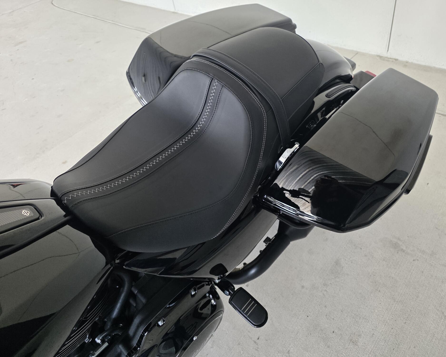 2026 Harley-Davidson® Street Glide® Vivid Black Black Trim, photo 12
