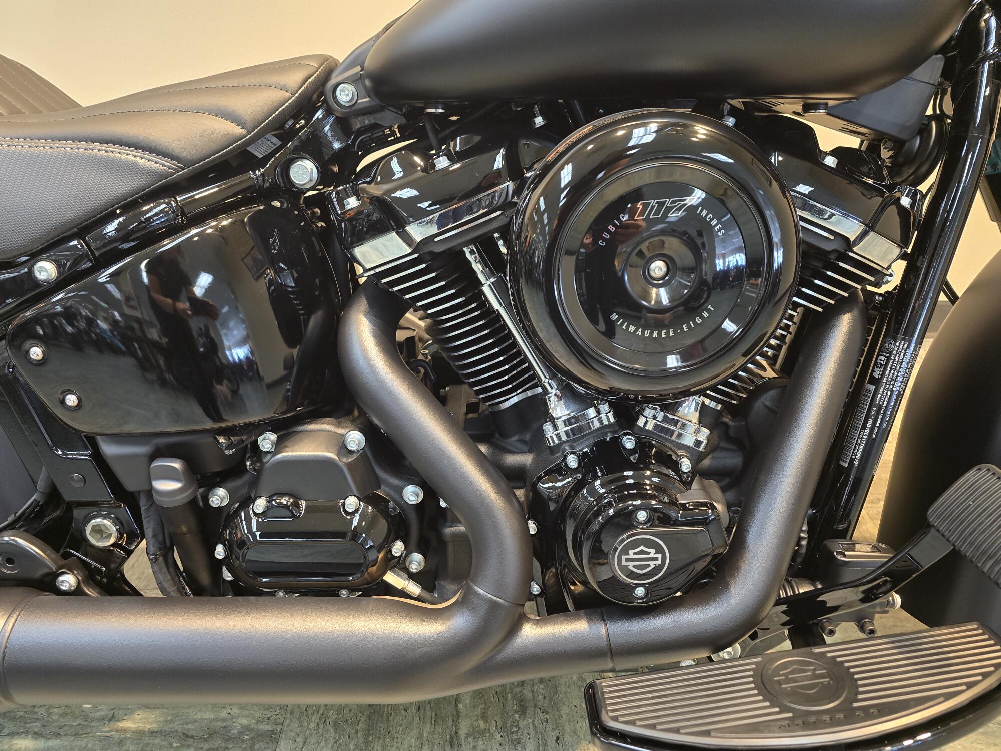 2026 Harley-Davidson® Deadwood™ Black Denim FLHD, photo 10