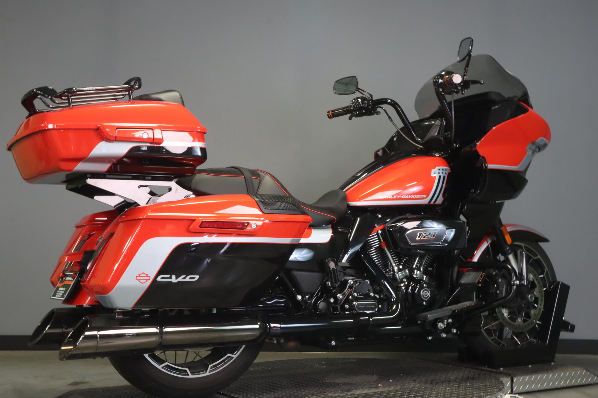 2024 Harley-Davidson® CVO™ Road Glide® FLTRXSE, photo 8